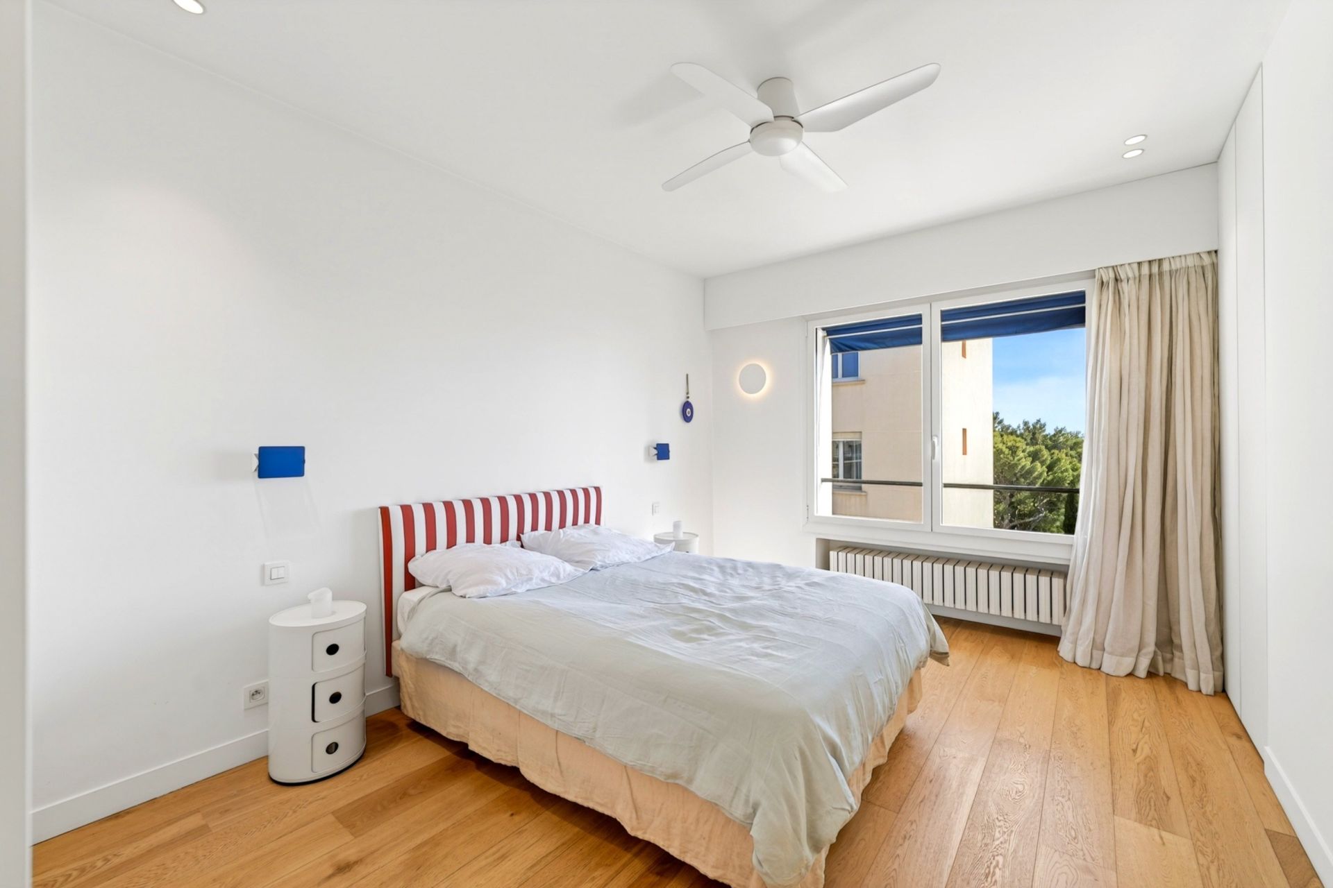 luxury apartment 4 Rooms for sale on MARSEILLE (13007)