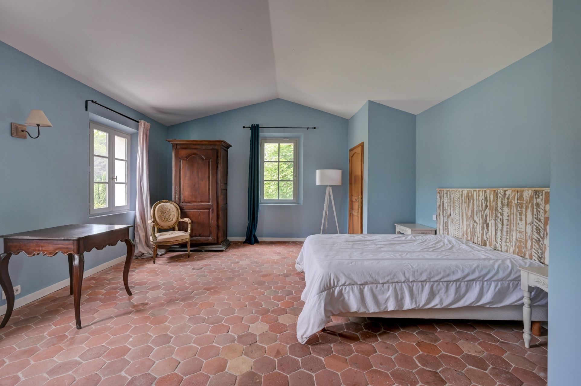 luxury house 6 Rooms for sale on AIX EN PROVENCE (13100)