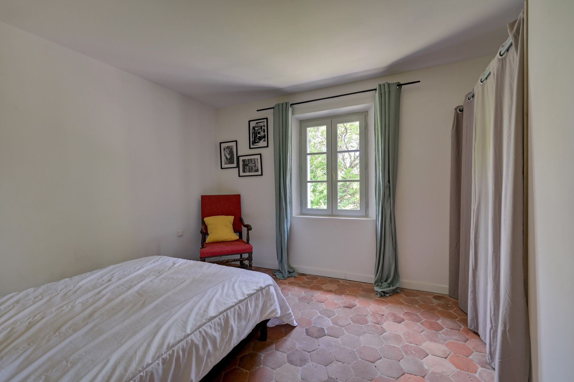 luxury house 6 Rooms for sale on AIX EN PROVENCE (13100)