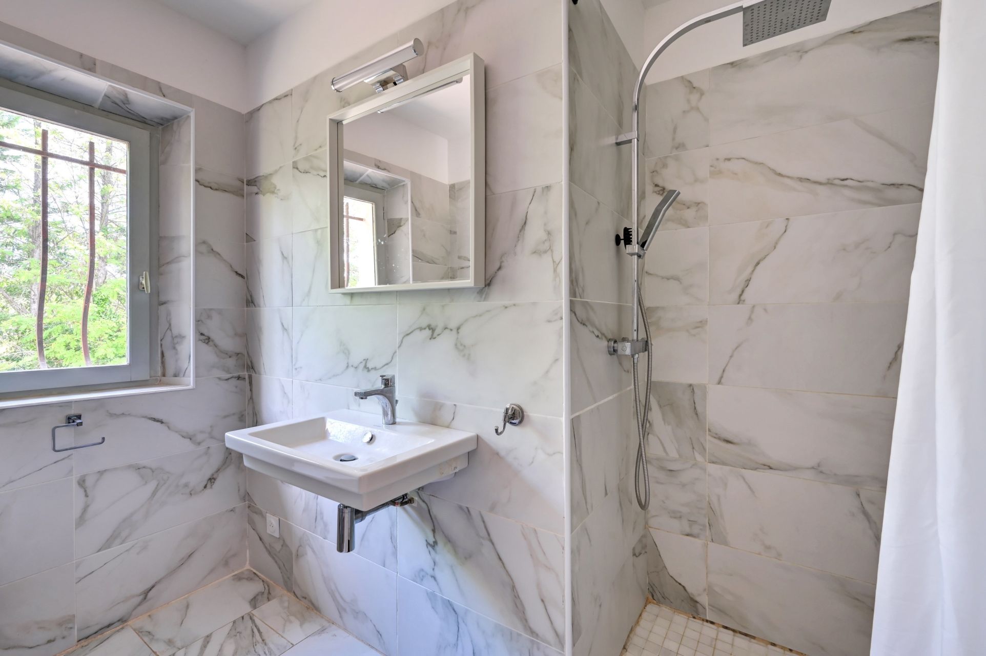 luxury house 6 Rooms for sale on AIX EN PROVENCE (13100)