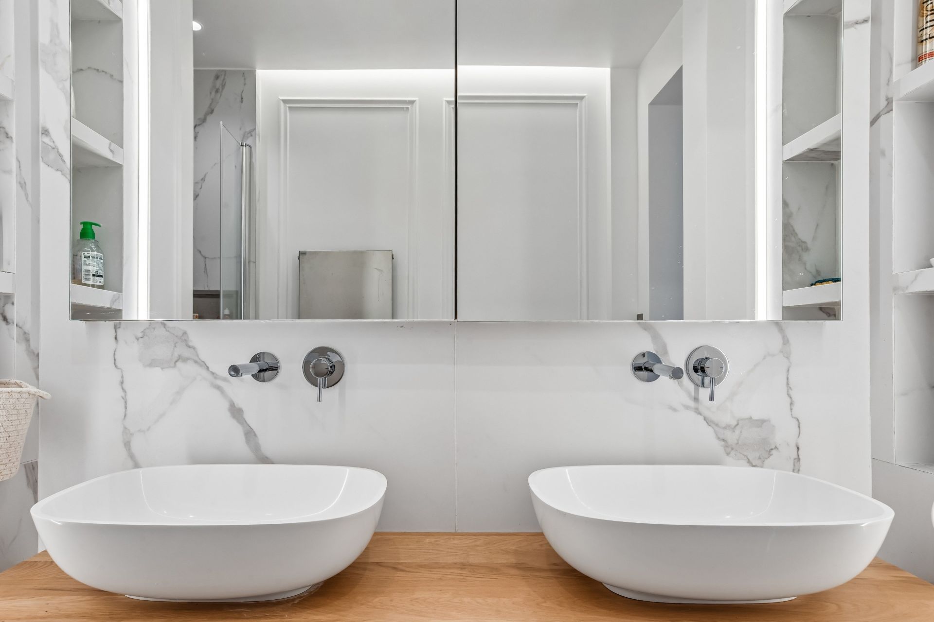 luxury apartment 6 Rooms for sale on PARIS (75008)