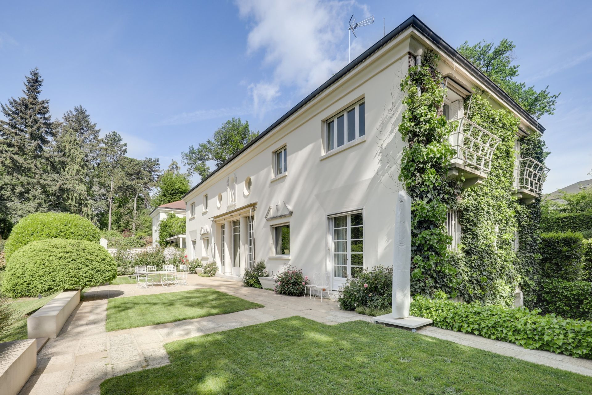 maison d'architecte 11 Pièces en location sur GARCHES (92380)