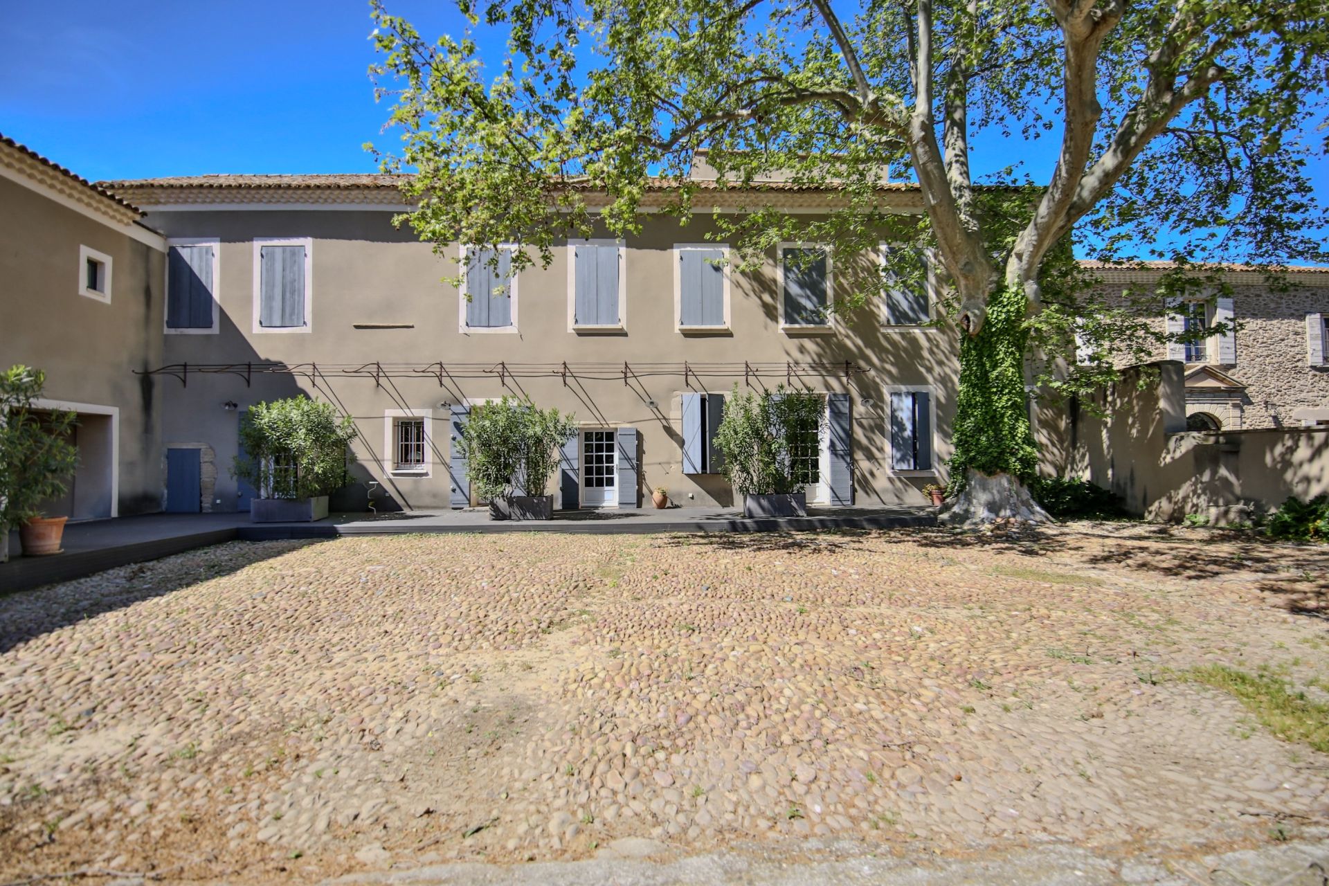 maison de luxe 24 Pièces en vente sur MONTEUX (84170)