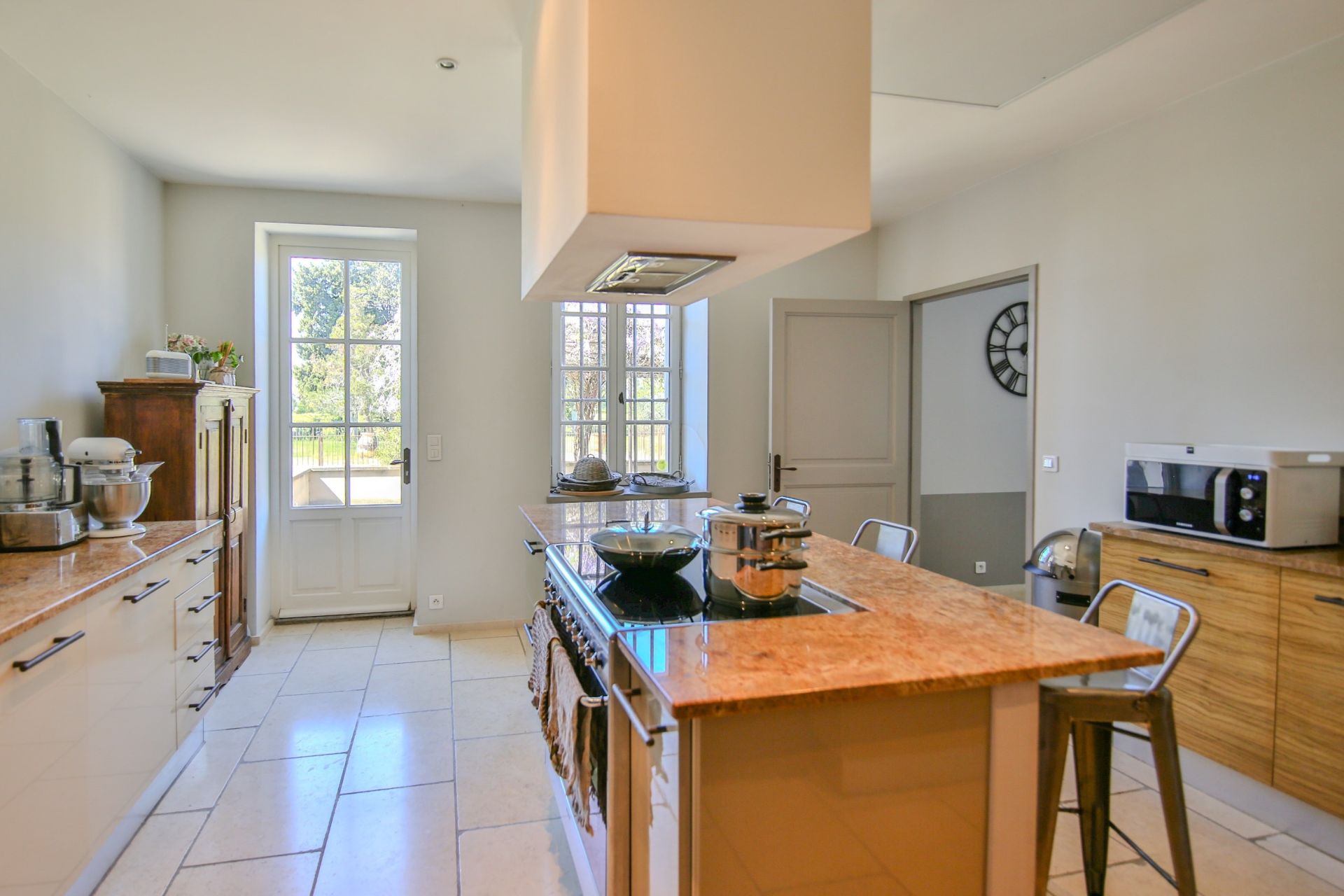 maison de luxe 24 Pièces en vente sur MONTEUX (84170)