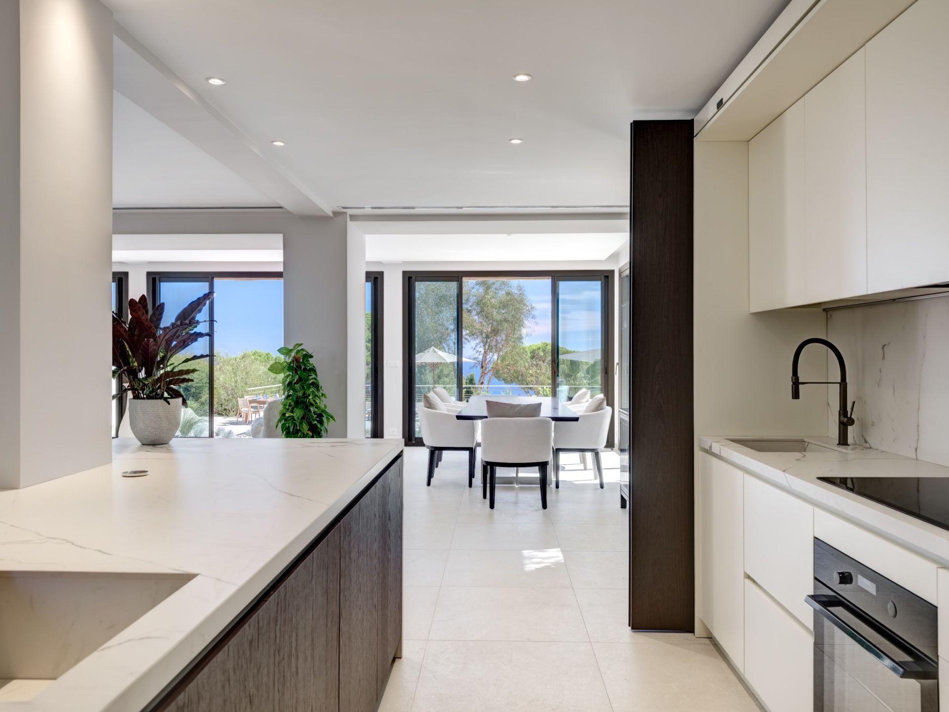 luxury villa 4 Rooms for sale on VALLAURIS (06220)