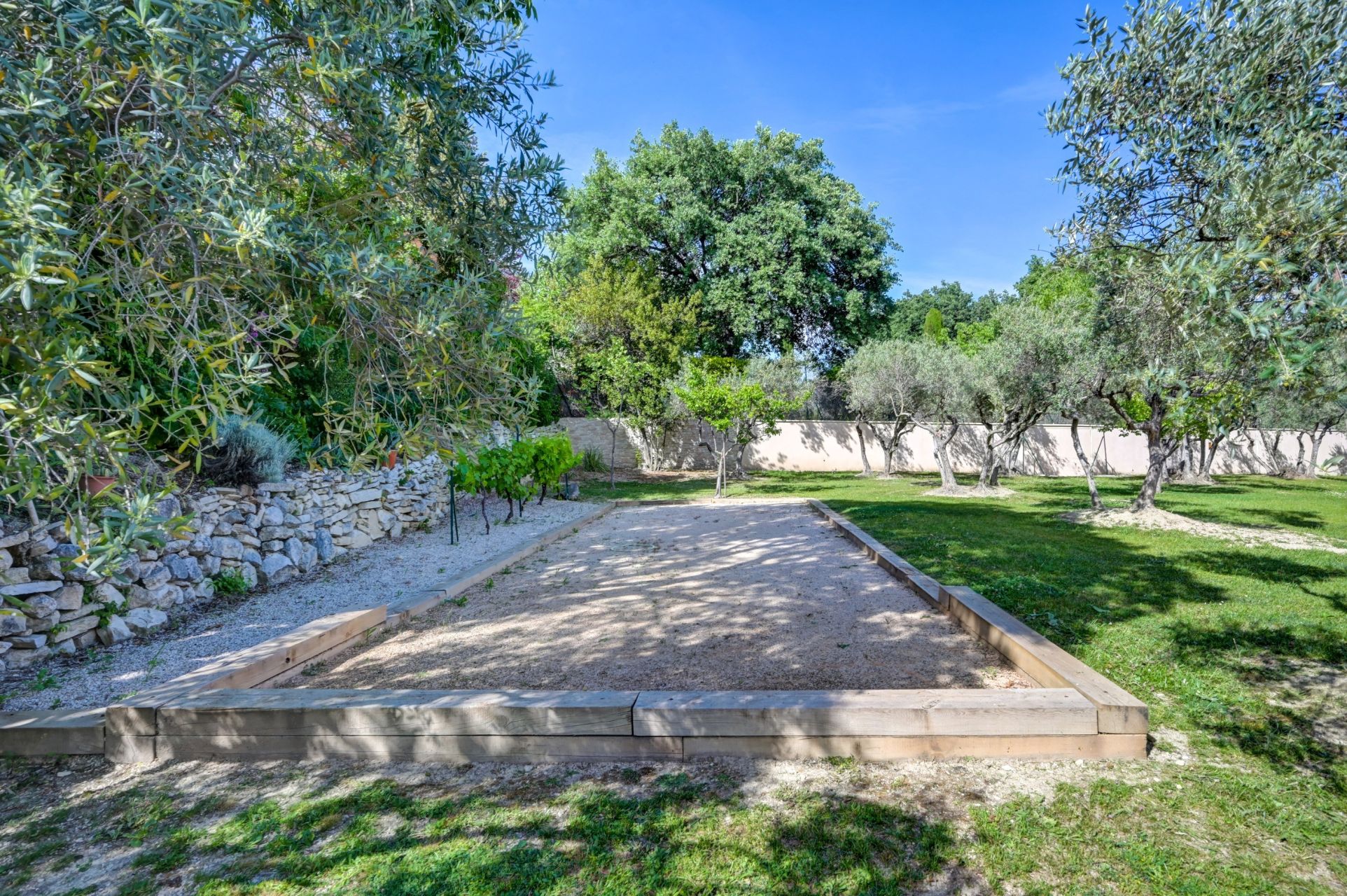 luxury house 8 Rooms for sale on AIX EN PROVENCE (13100)