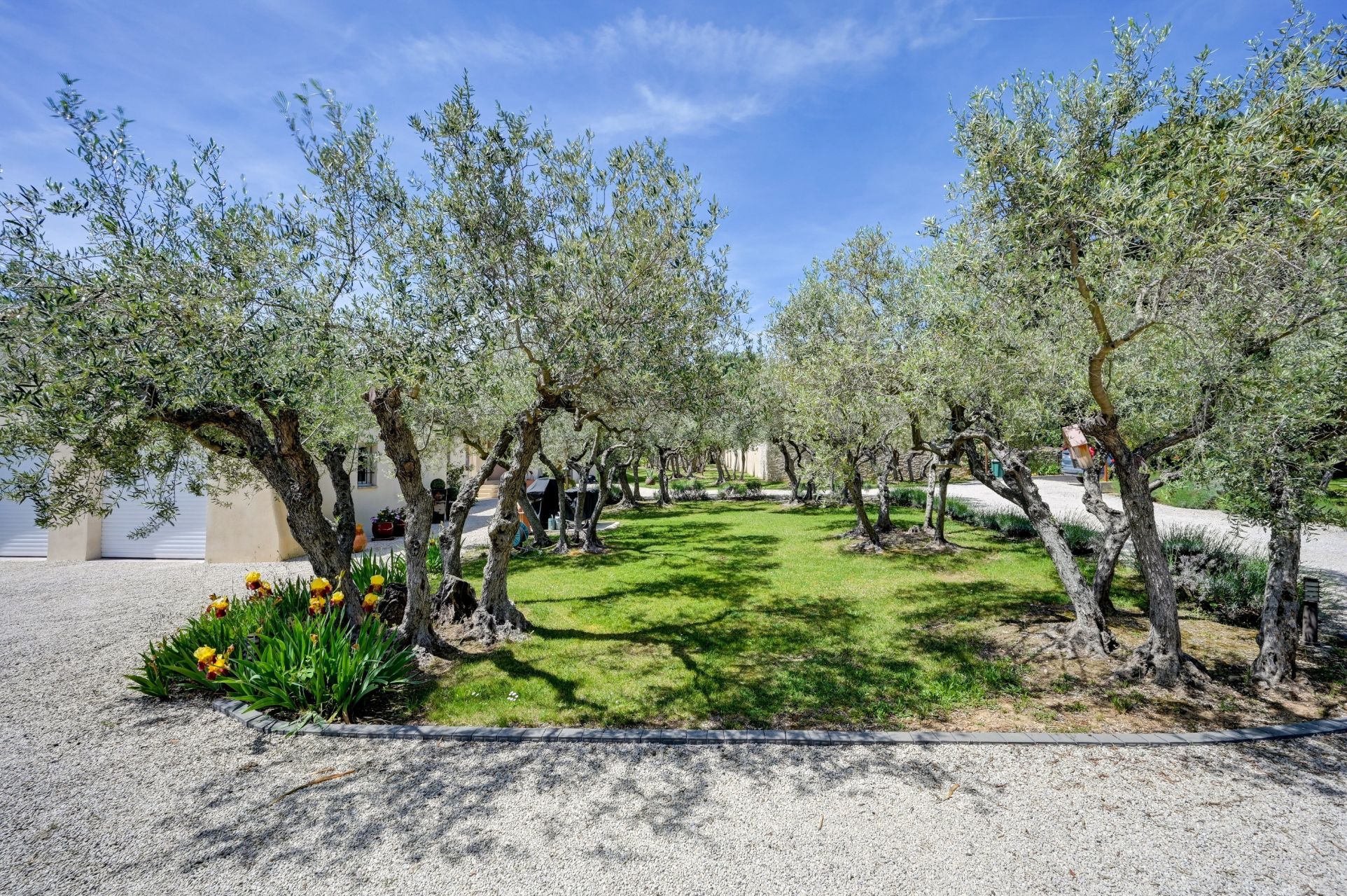 luxury house 8 Rooms for sale on AIX EN PROVENCE (13100)