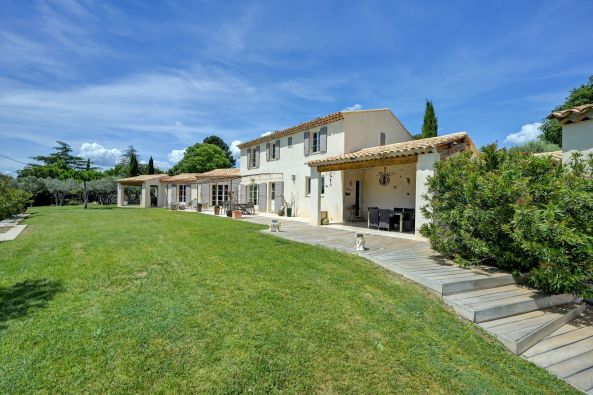 Sale Luxury house Aix-en-Provence 8&nbsp;Rooms 230&nbsp;m²