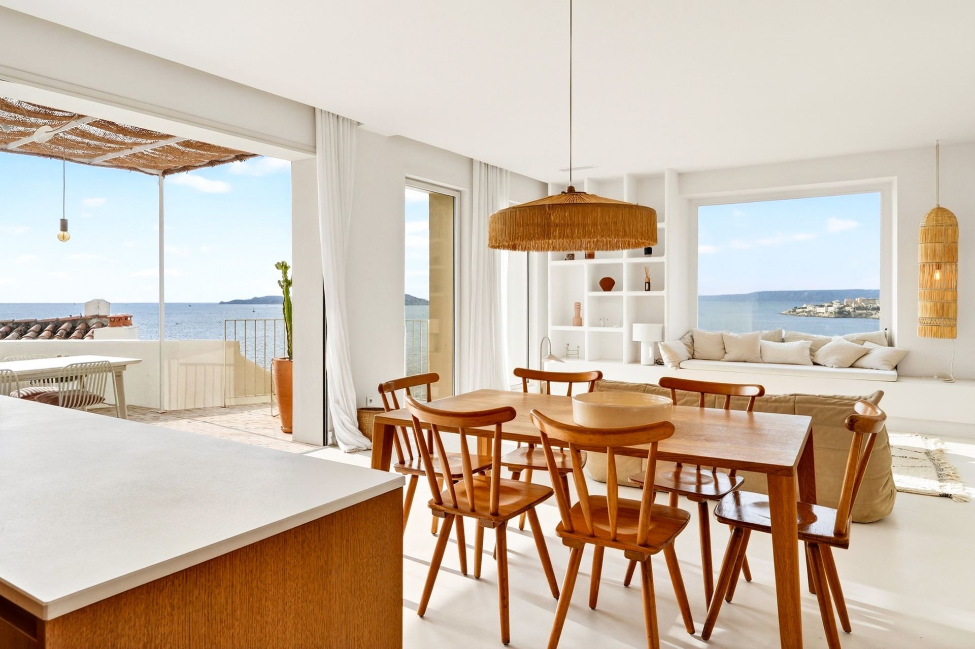 luxury house 5 Rooms for sale on MARSEILLE (13007)