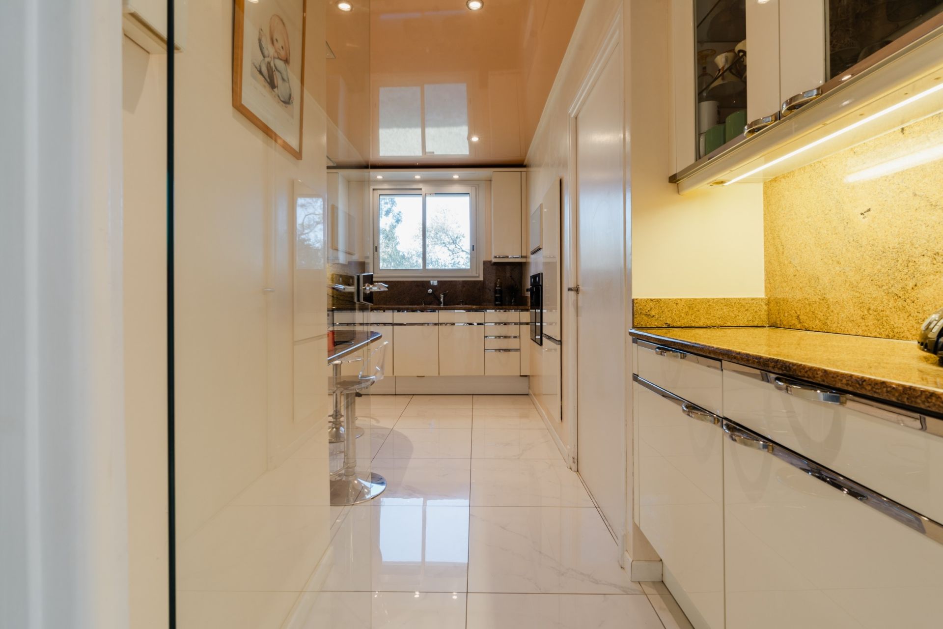 luxury house 8 Rooms for sale on PERPIGNAN (66000)