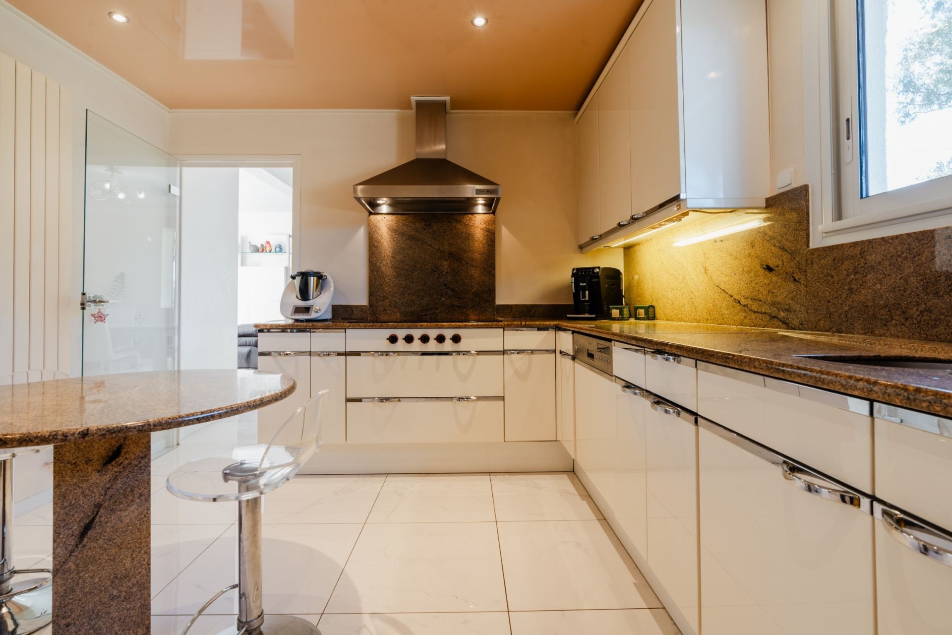 luxury house 8 Rooms for sale on PERPIGNAN (66000)