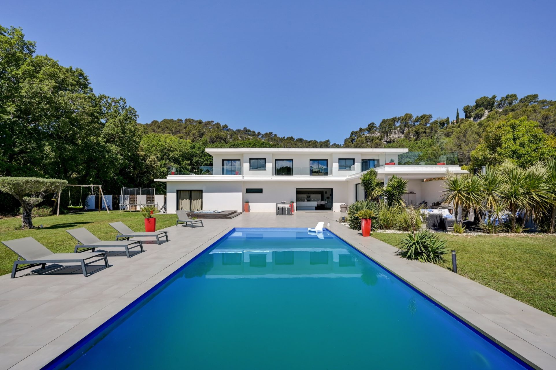 luxury house 9 Rooms for sale on MEYREUIL (13590)