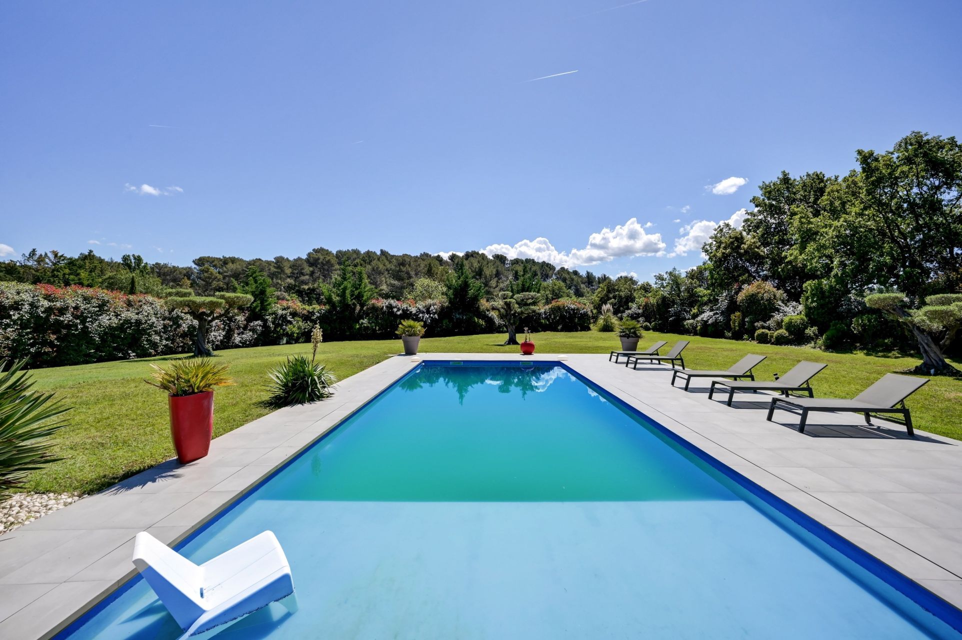 luxury house 9 Rooms for sale on MEYREUIL (13590)