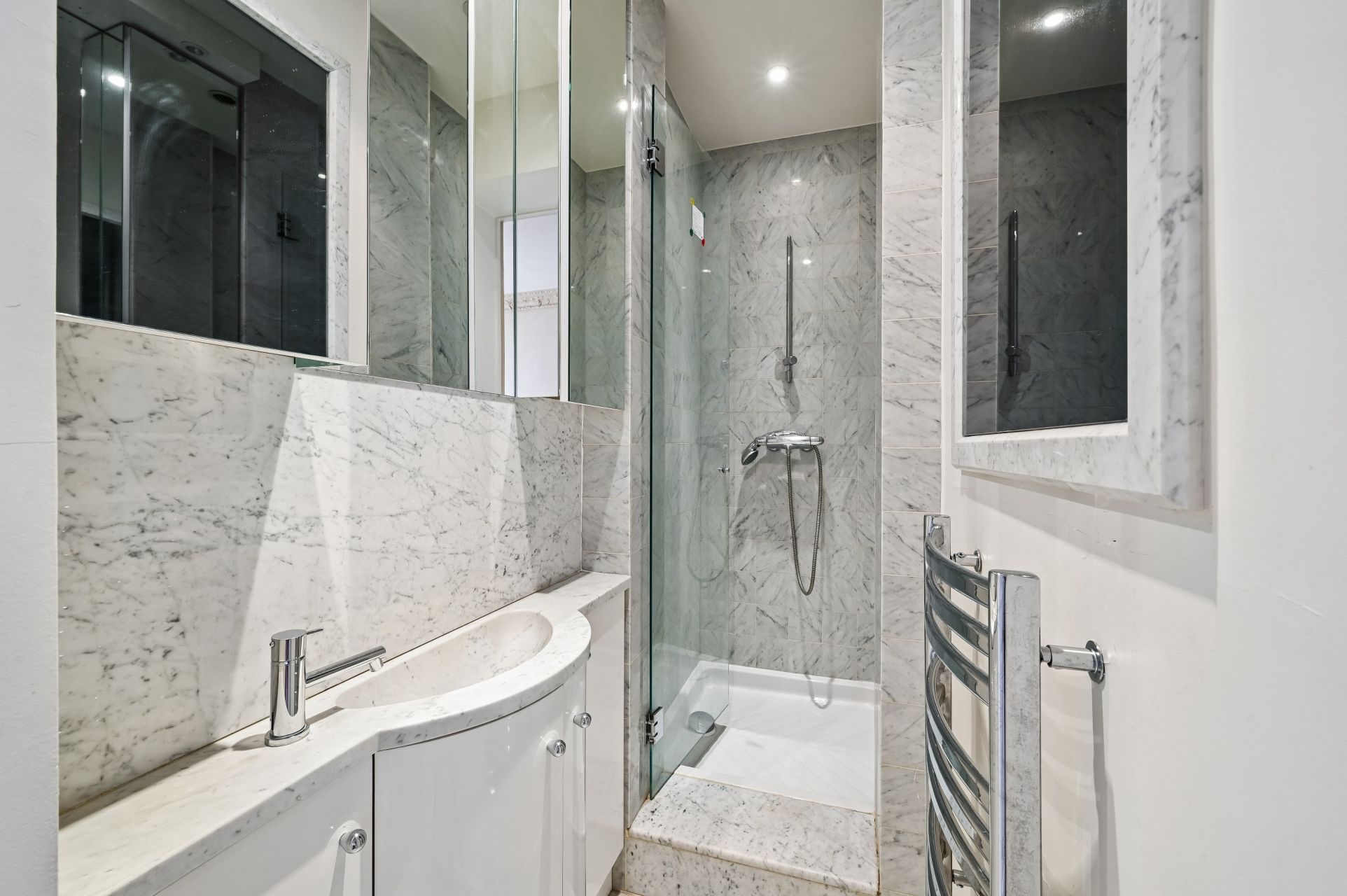 luxury apartment 6 Rooms for sale on PARIS (75007)