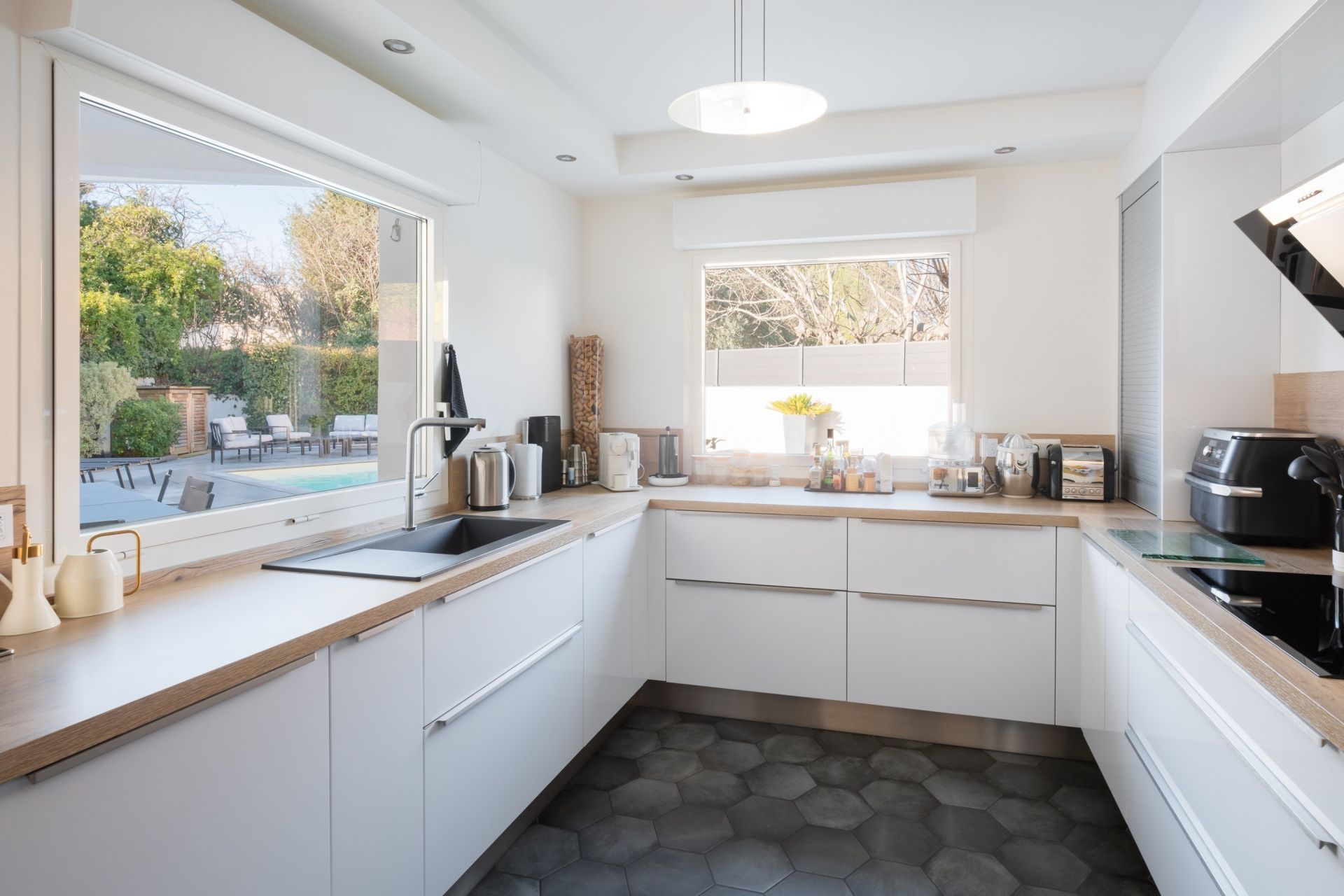 luxury house 10 Rooms for sale on MONTPELLIER (34000)