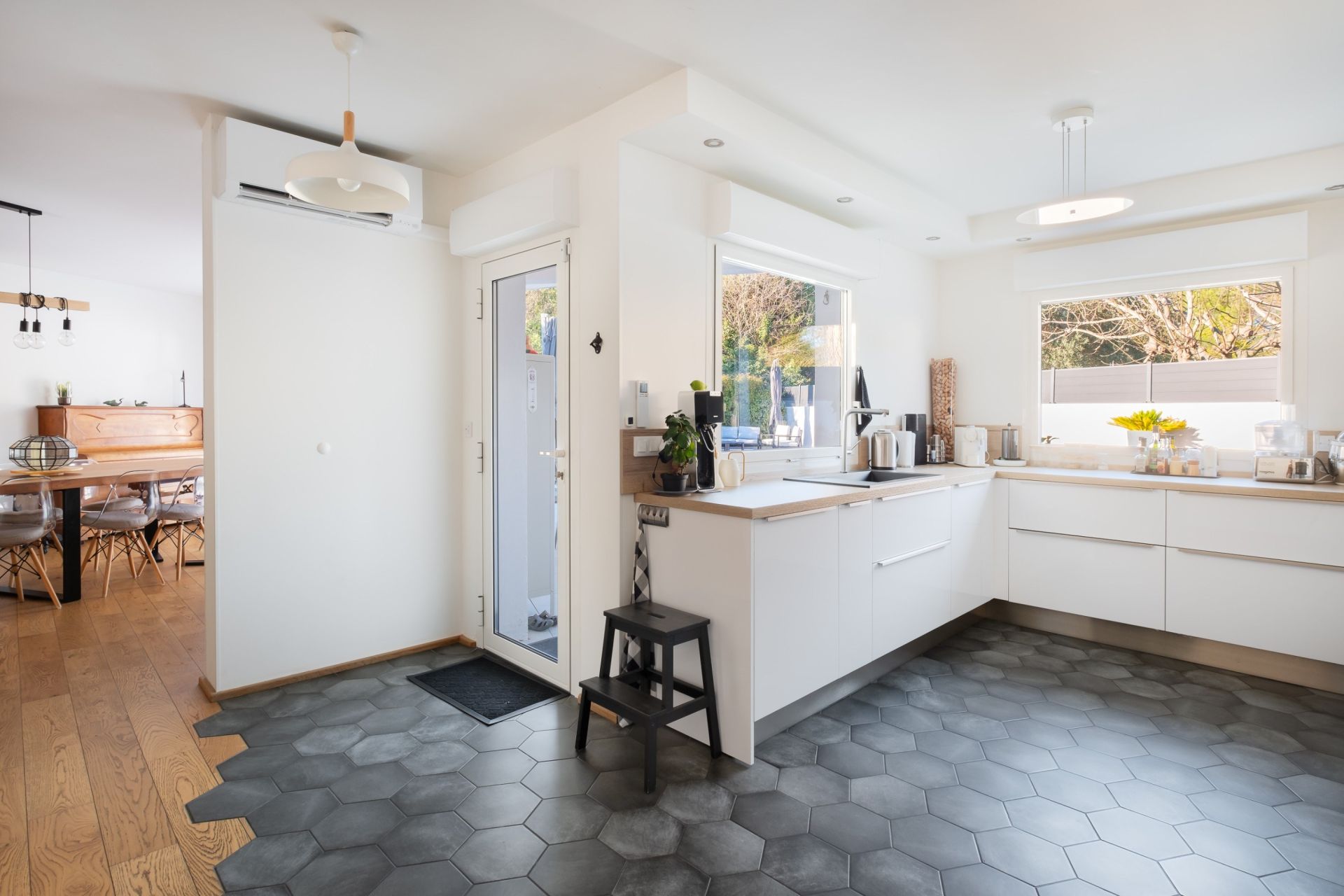 luxury house 10 Rooms for sale on MONTPELLIER (34000)