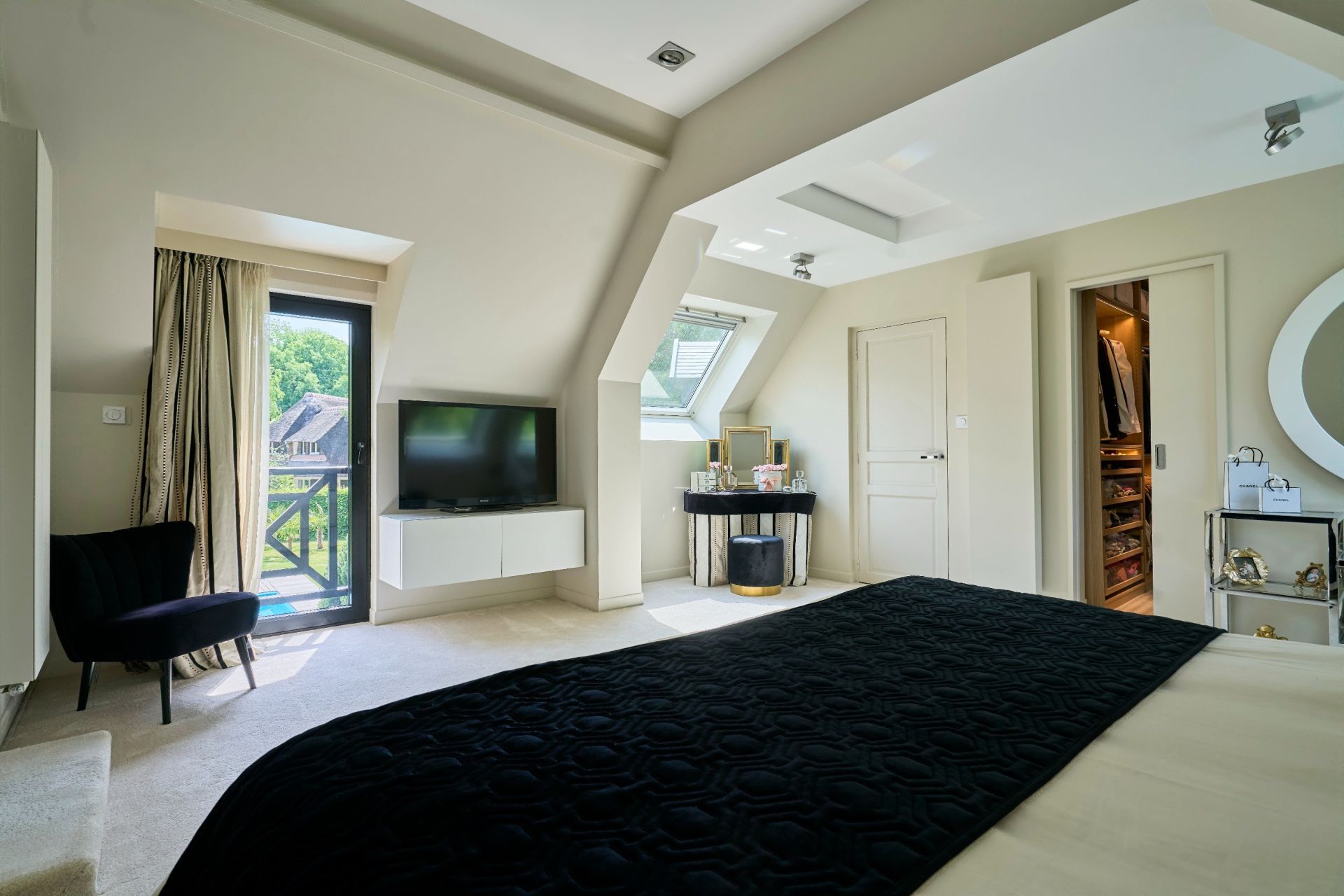 luxury house 7 Rooms for sale on BONDUES (59910)