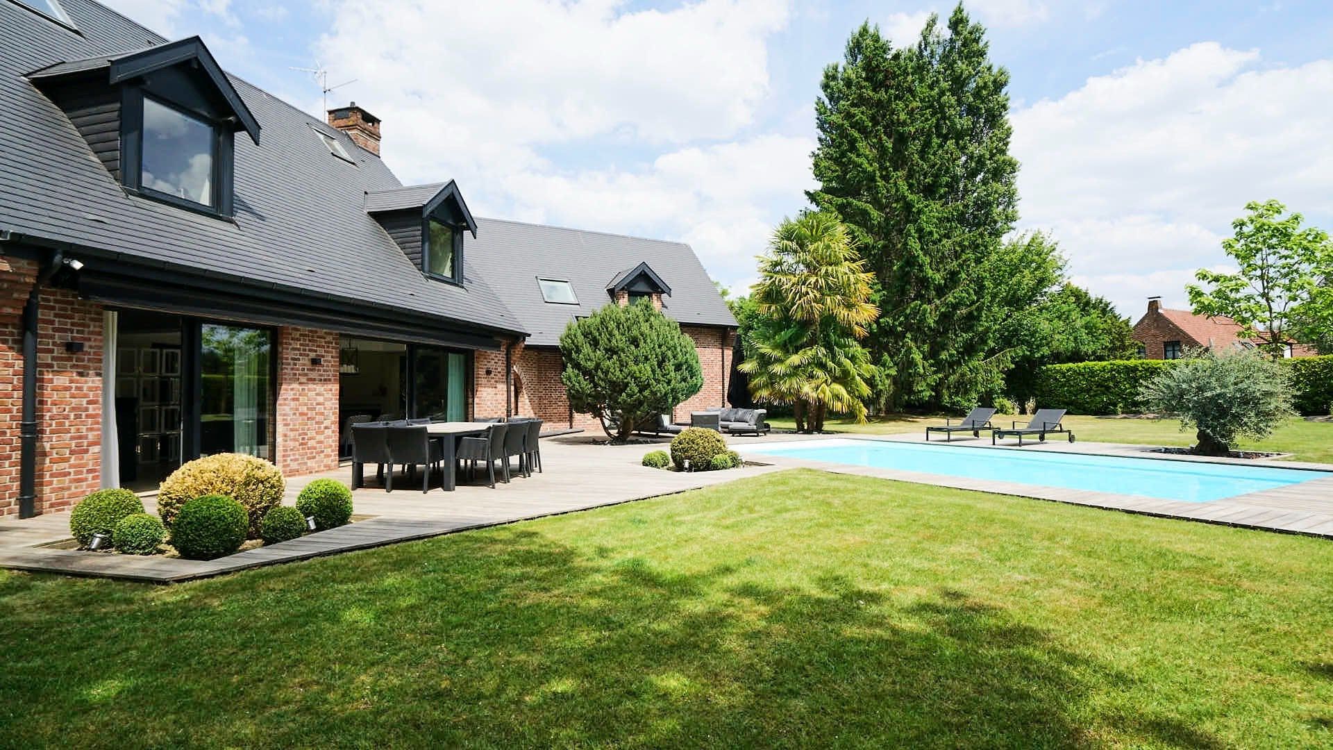 luxury house 7 Rooms for sale on BONDUES (59910)