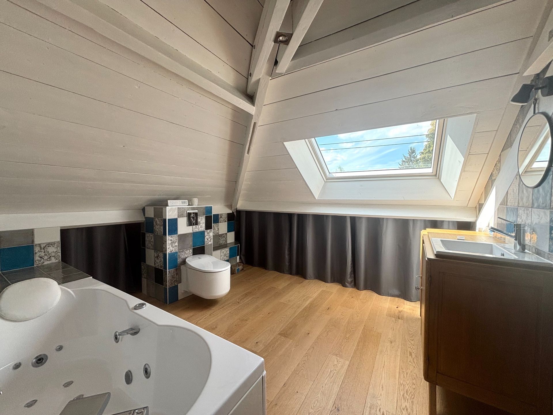 luxury house 6 Rooms for sale on MEUNG SUR LOIRE (45130)