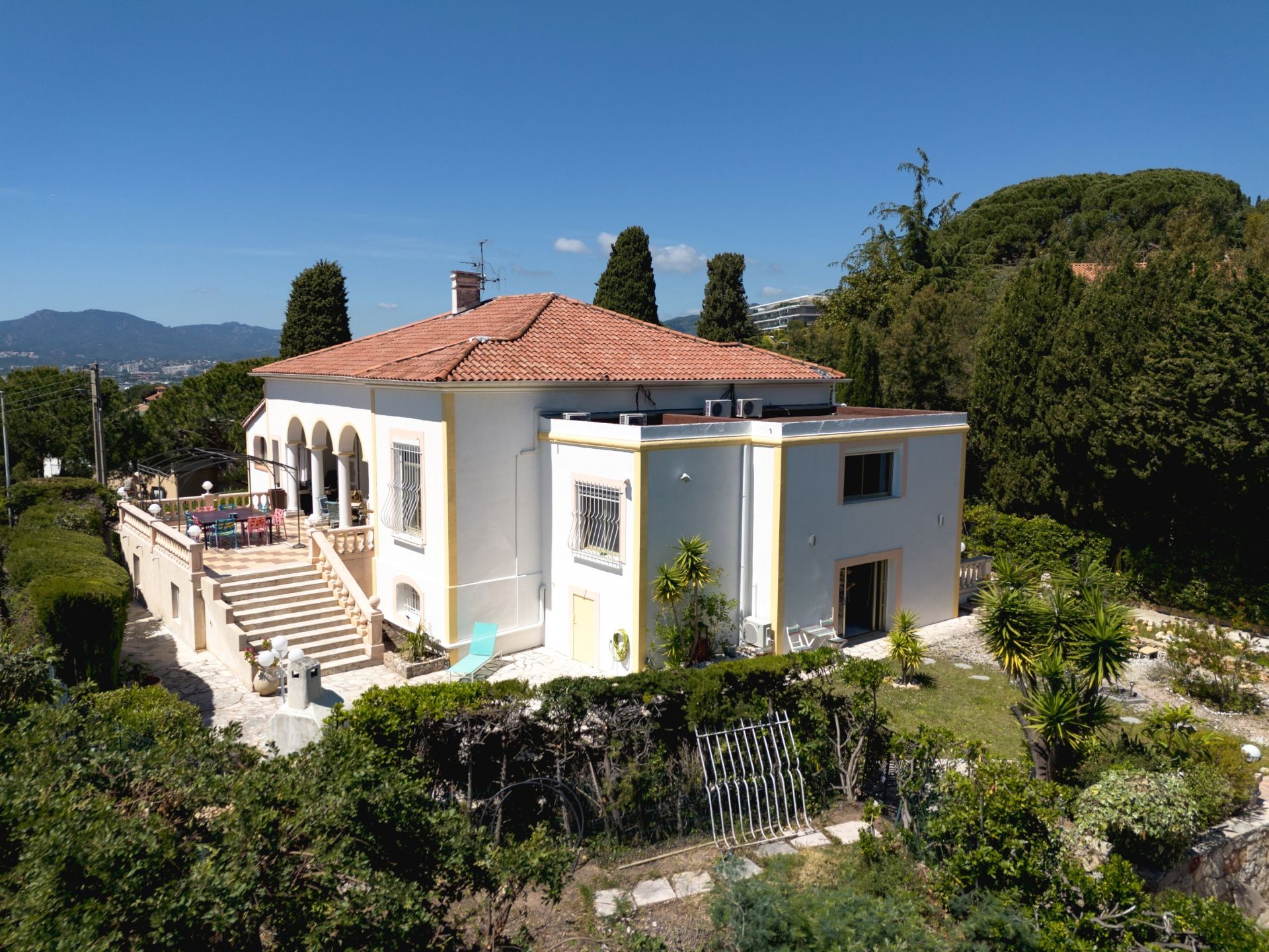 luxury villa 10 Rooms for sale on CANNES (06400)