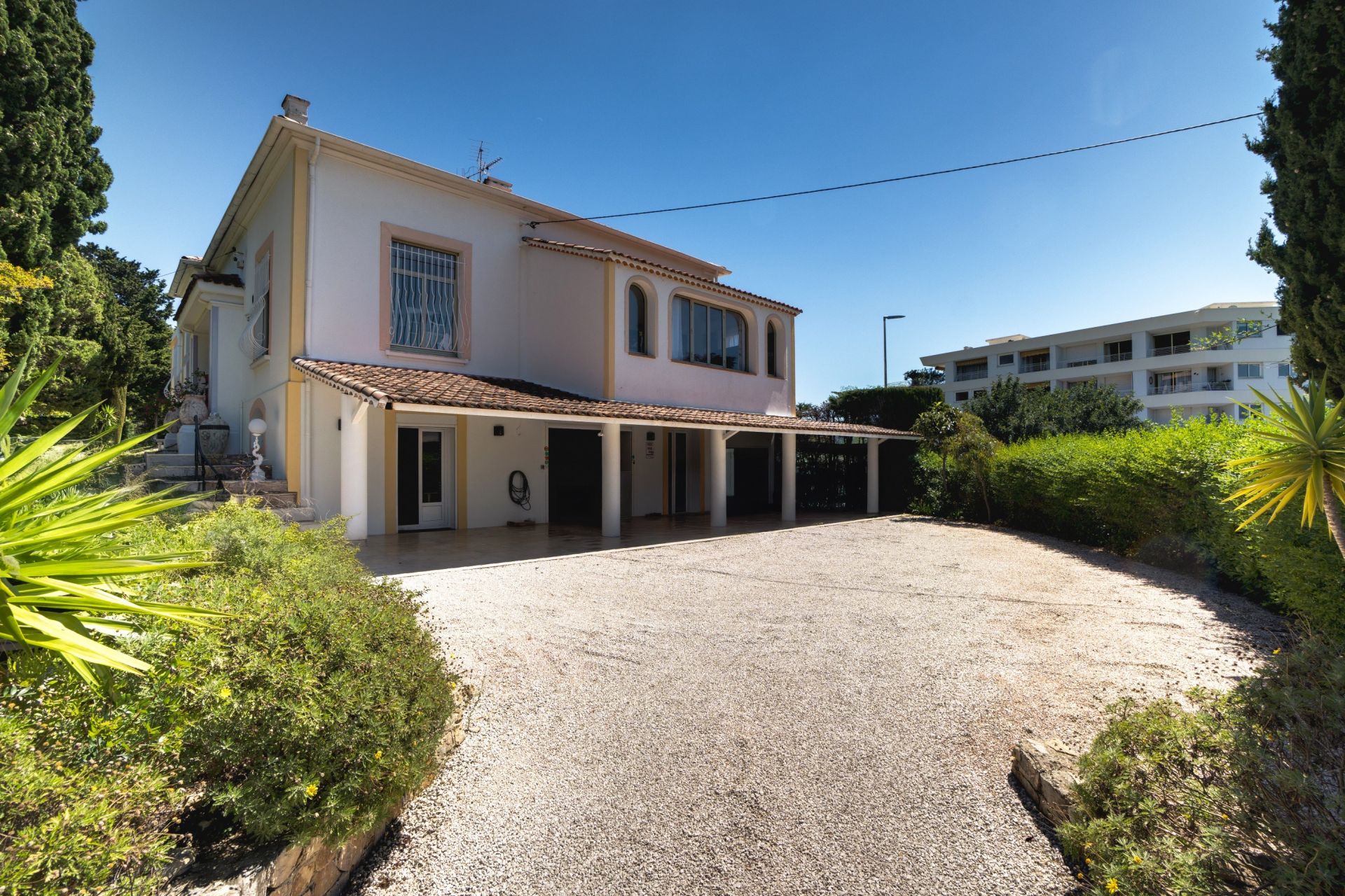 luxury villa 10 Rooms for sale on CANNES (06400)