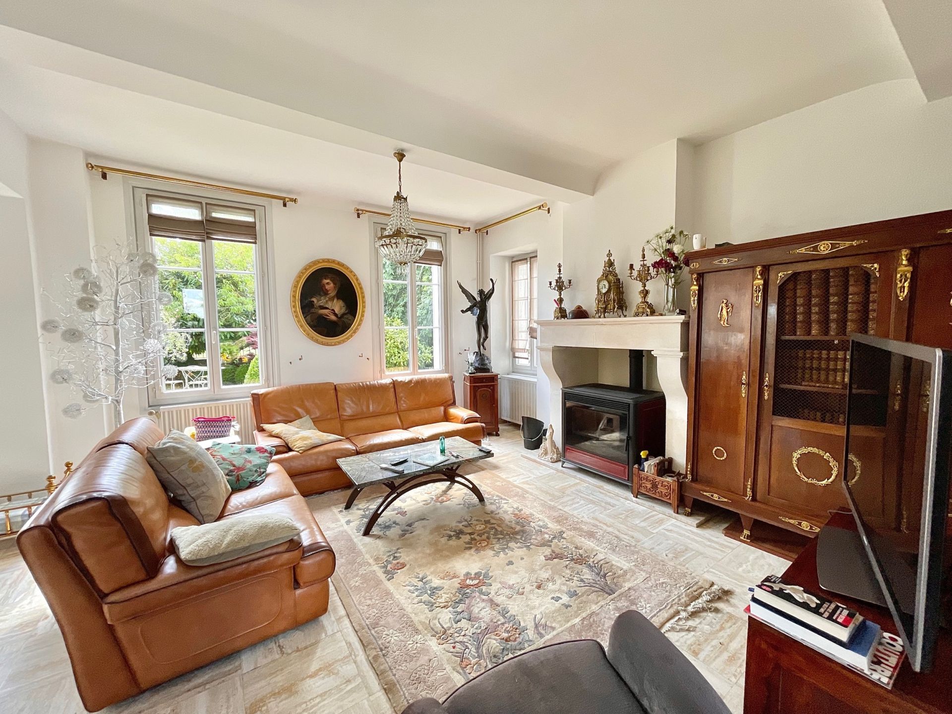 luxury house 8 Rooms for sale on CAEN (14000)