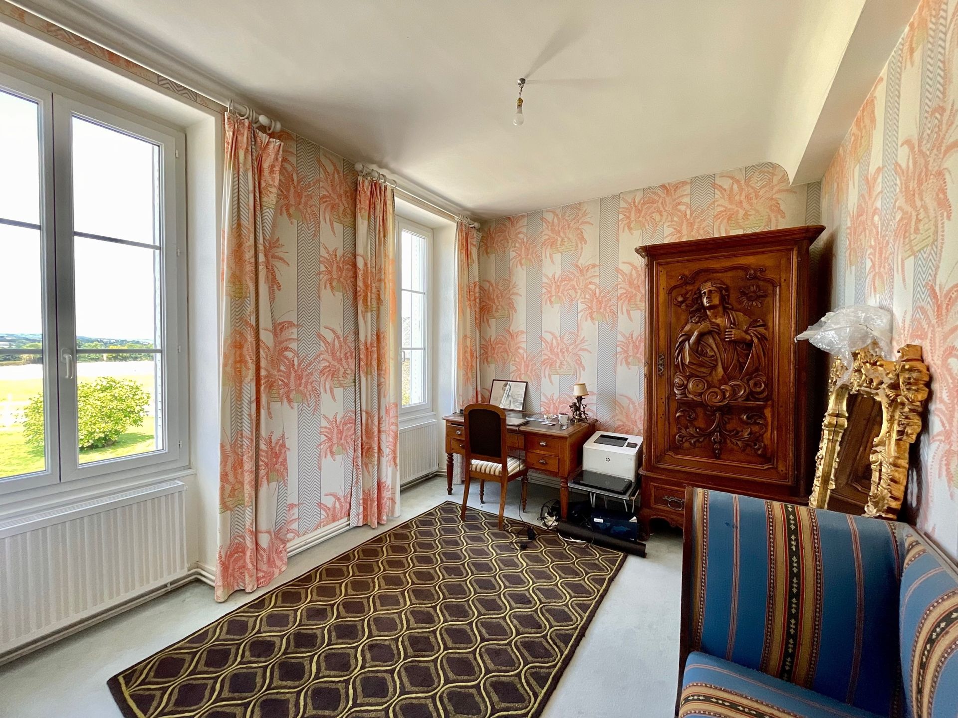 luxury house 8 Rooms for sale on CAEN (14000)