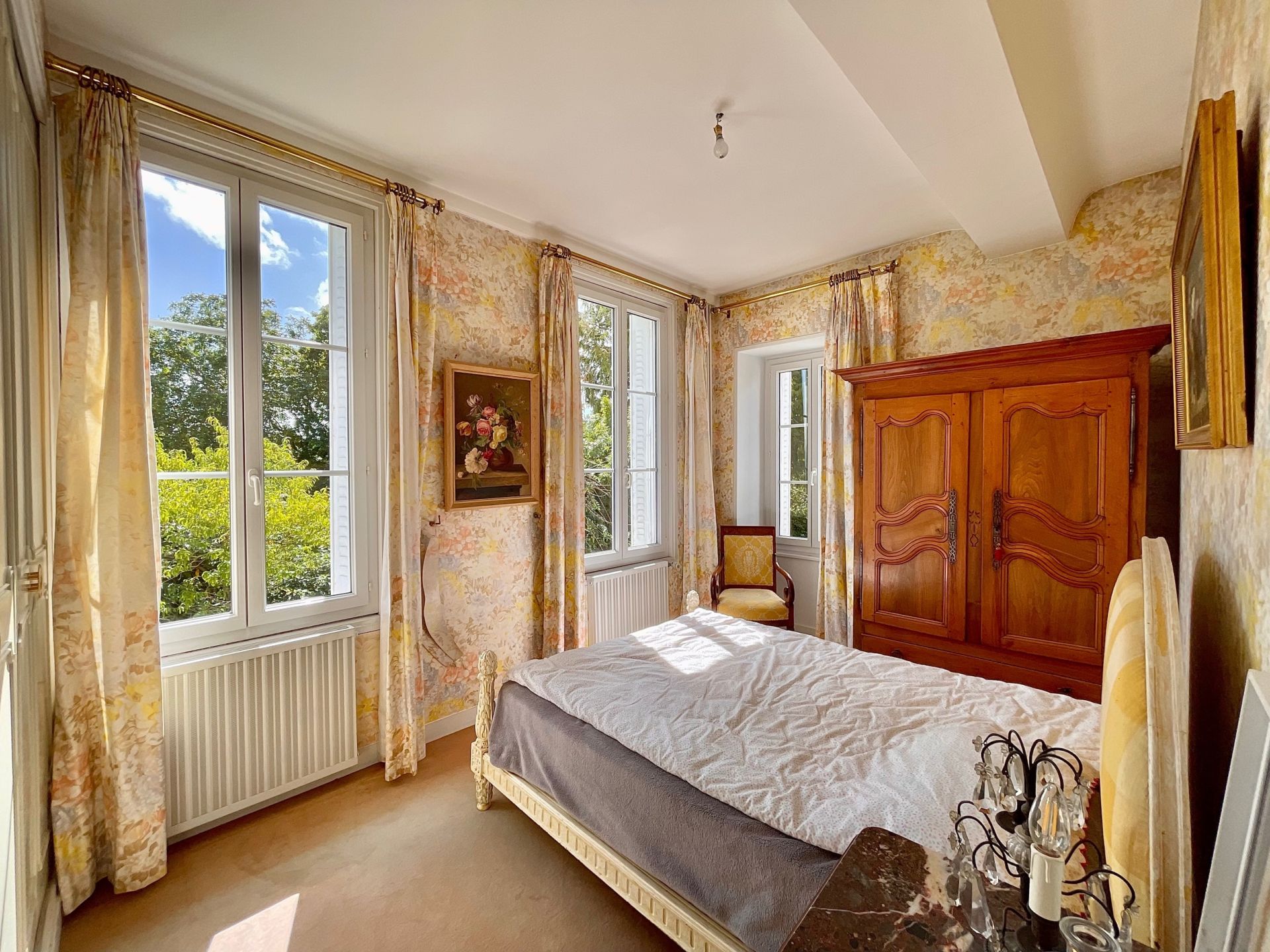 luxury house 8 Rooms for sale on CAEN (14000)