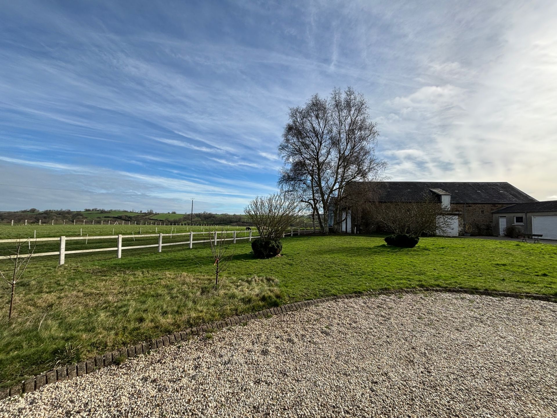 luxury house 8 Rooms for sale on CAEN (14000)