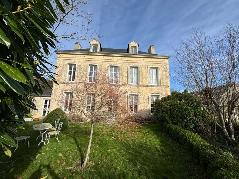 luxury house 8 Rooms for sale on CAEN (14000)
