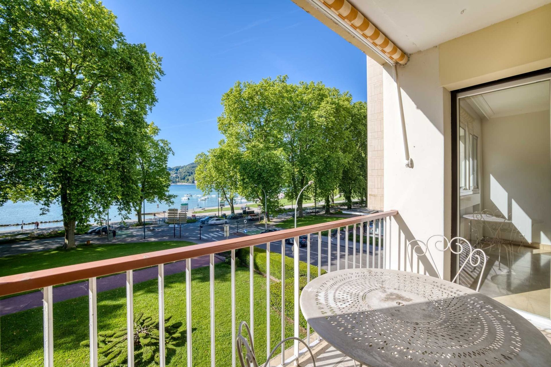 luxury apartment 3 Rooms for rent on ANNECY (74000)