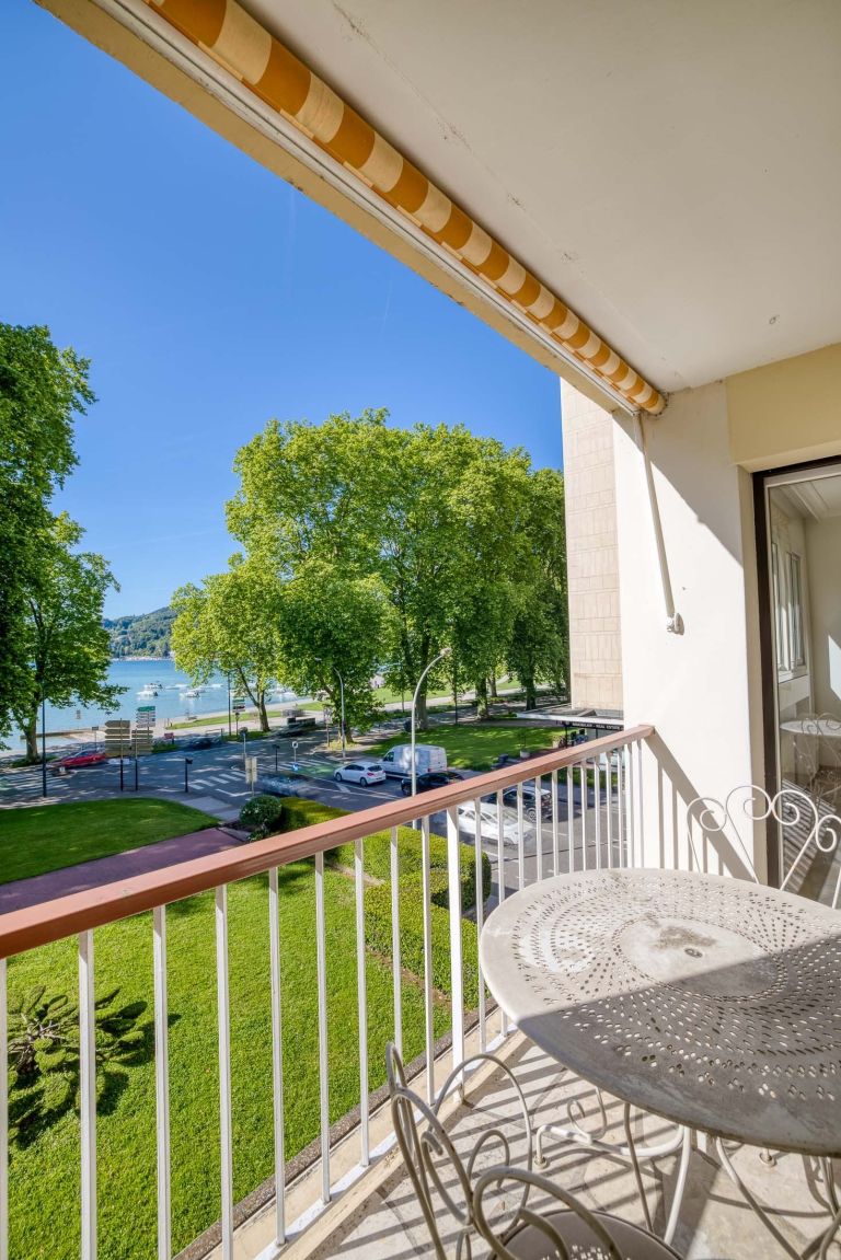 luxury apartment 3 Rooms for rent on ANNECY (74000)