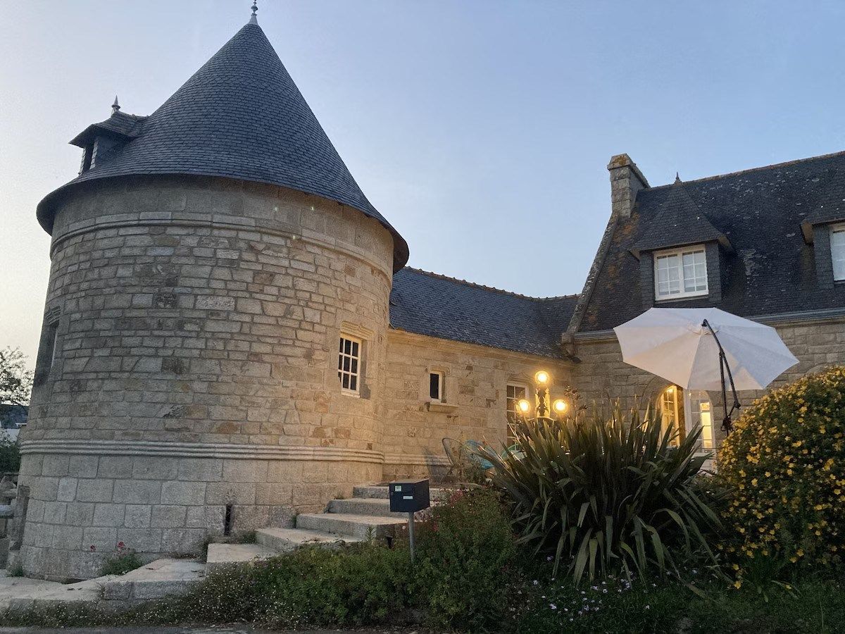 manor house 12 Rooms for sale on POULDREUZIC (29710)