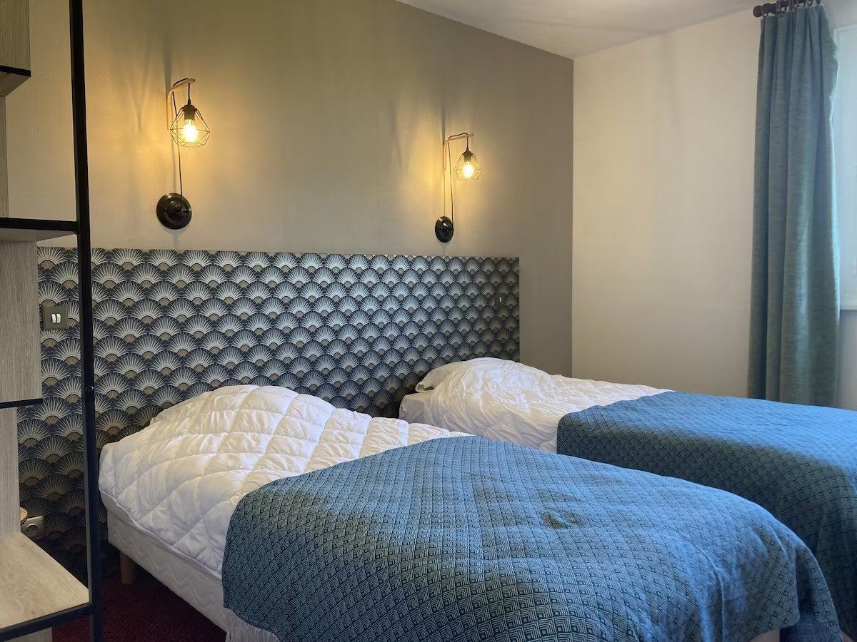 manor house 12 Rooms for sale on POULDREUZIC (29710)