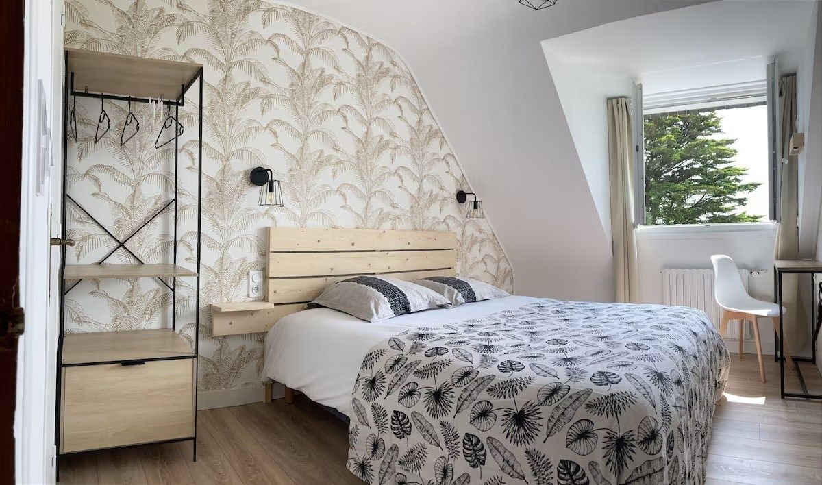 manor house 12 Rooms for sale on POULDREUZIC (29710)