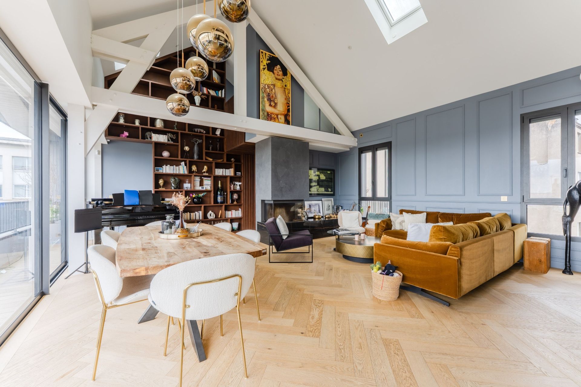 luxury apartment 7 Rooms for sale on NANTES (44000)