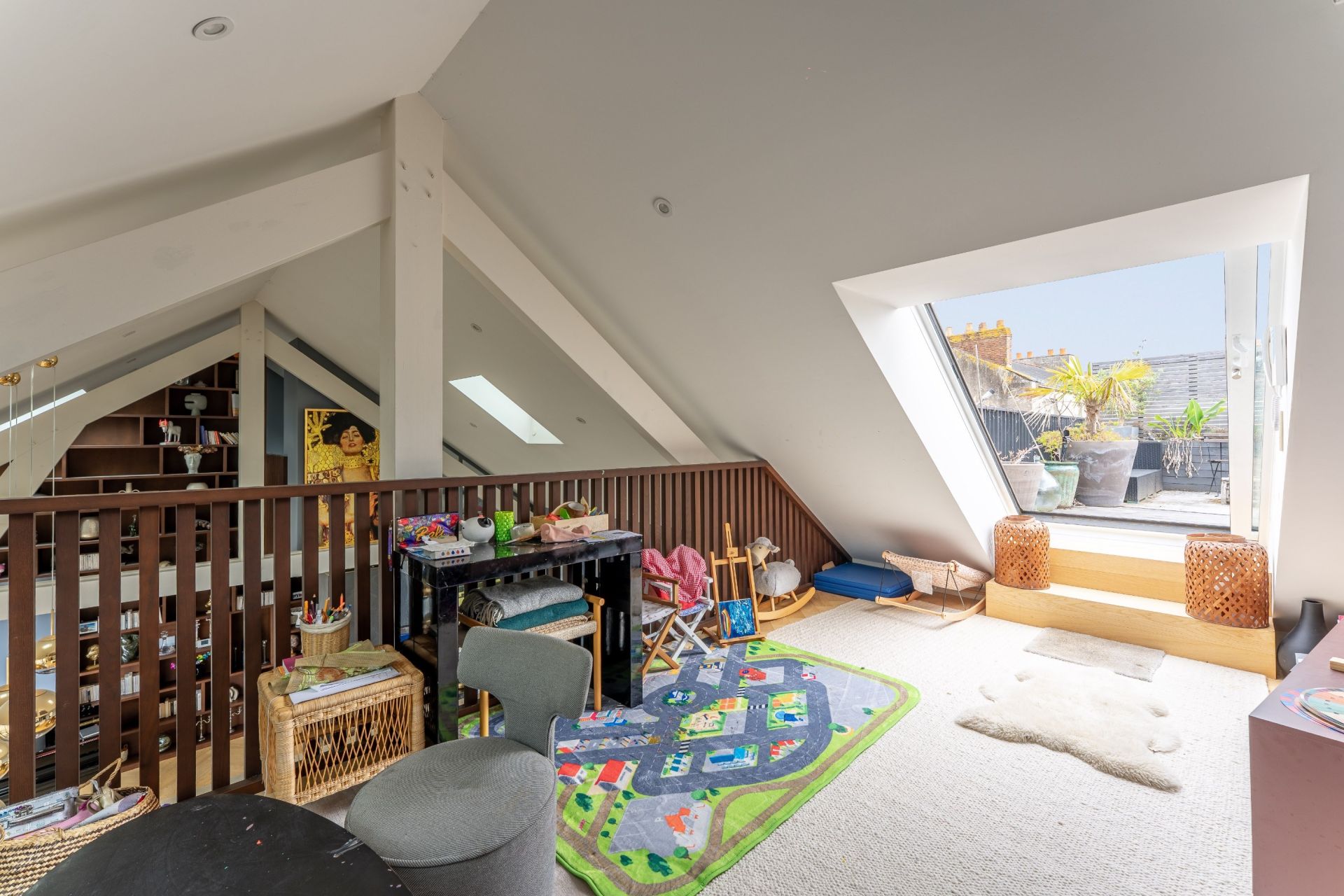 luxury apartment 7 Rooms for sale on NANTES (44000)