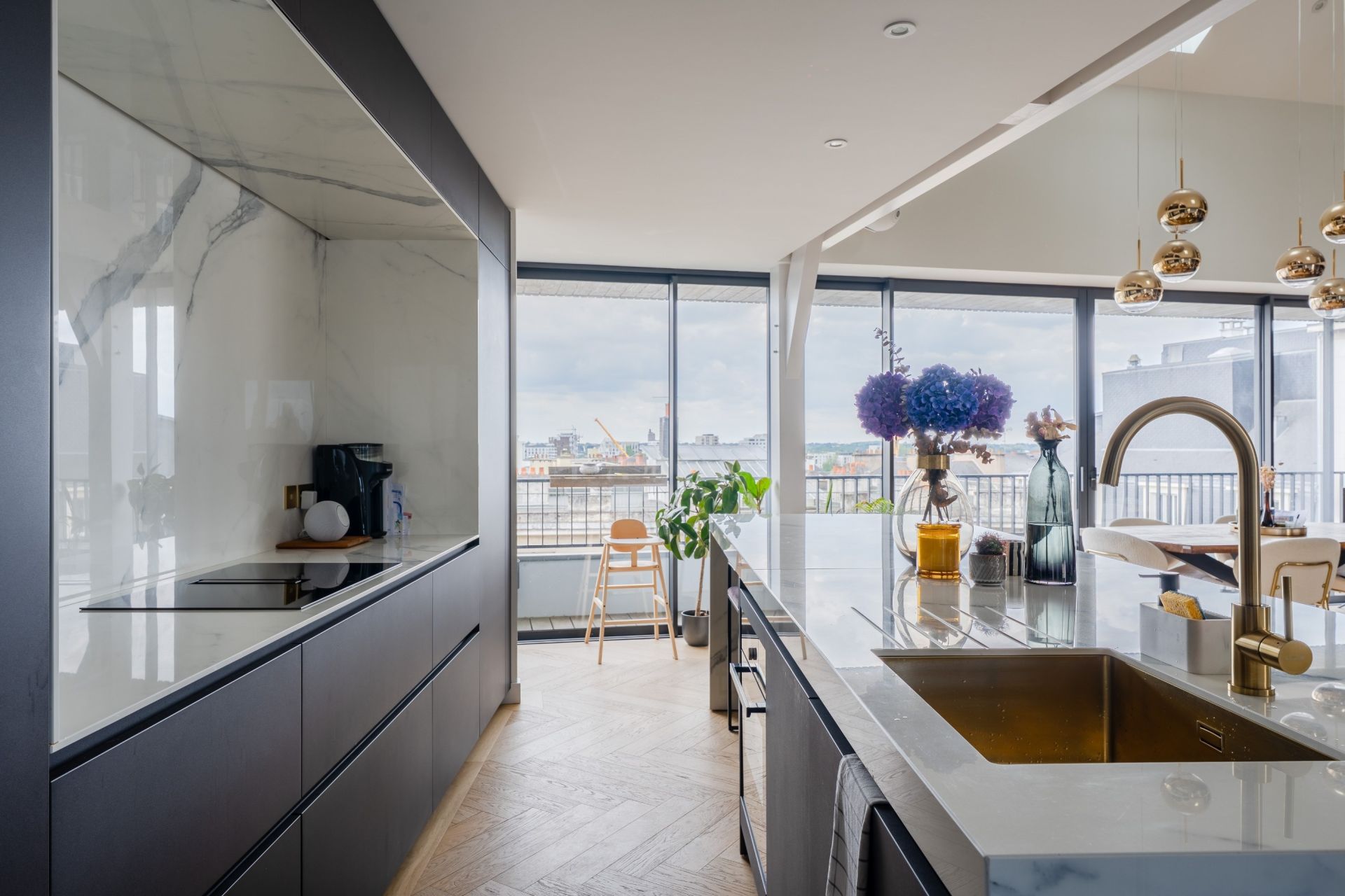 luxury apartment 7 Rooms for sale on NANTES (44000)