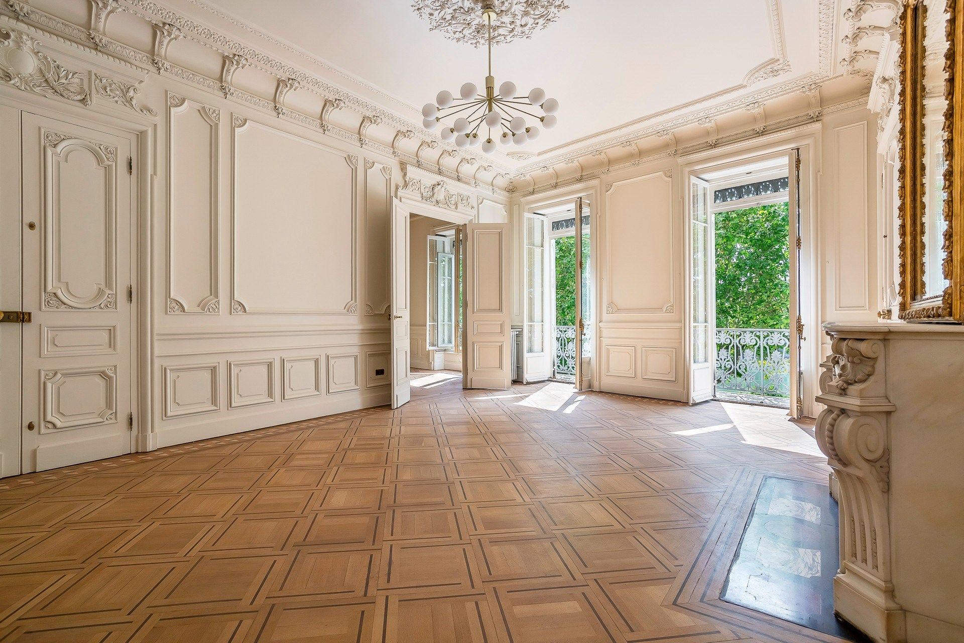 luxury apartment 4 Rooms for sale on LYON (69006)