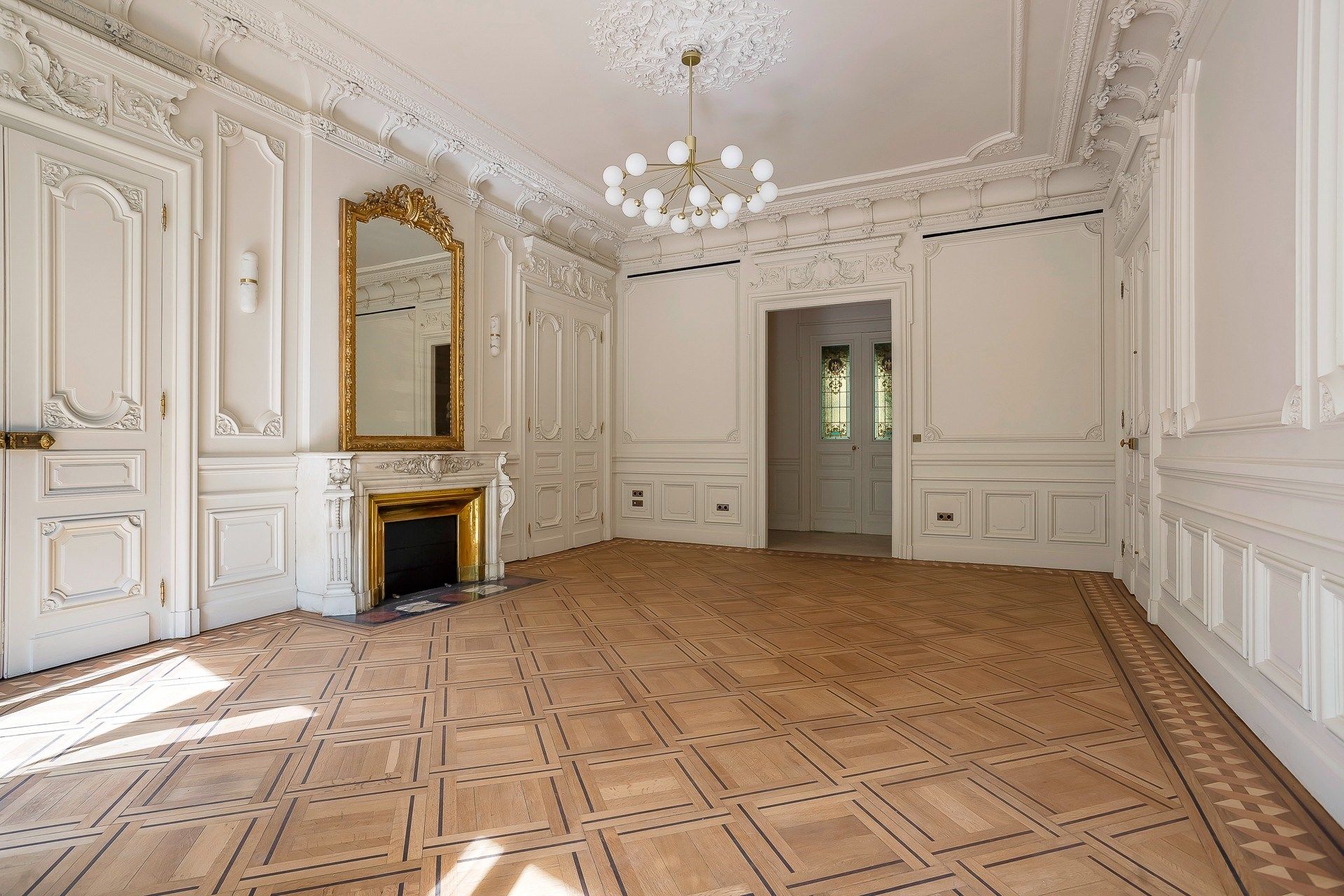 luxury apartment 4 Rooms for sale on LYON (69006)