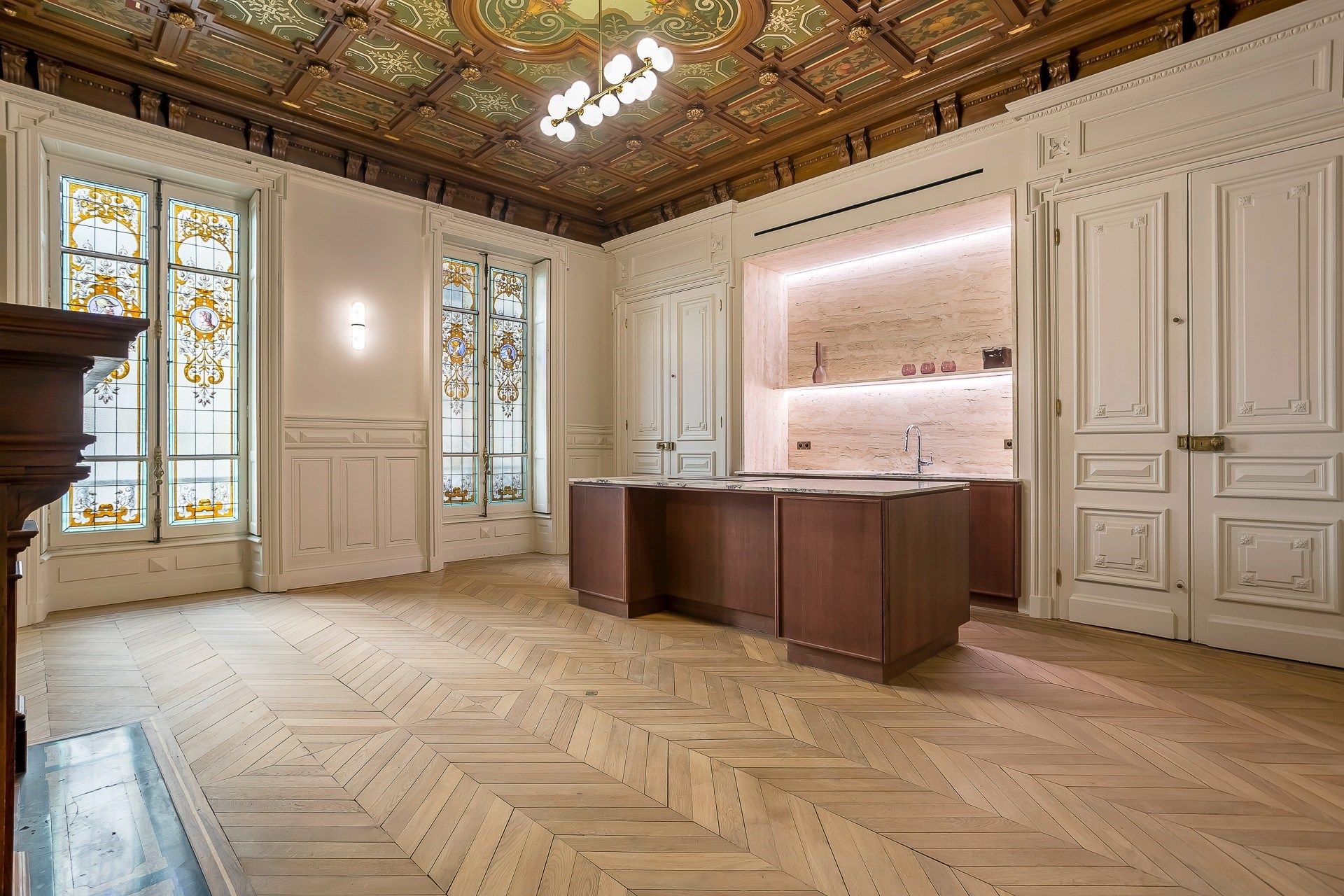 luxury apartment 4 Rooms for sale on LYON (69006)
