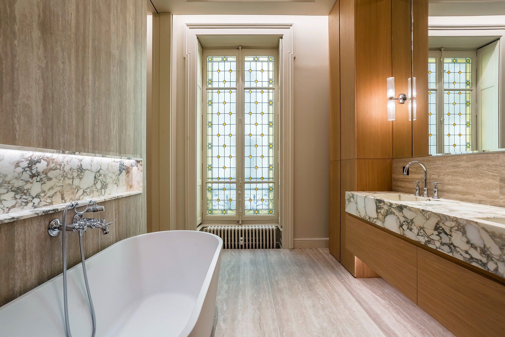 luxury apartment 4 Rooms for sale on LYON (69006)