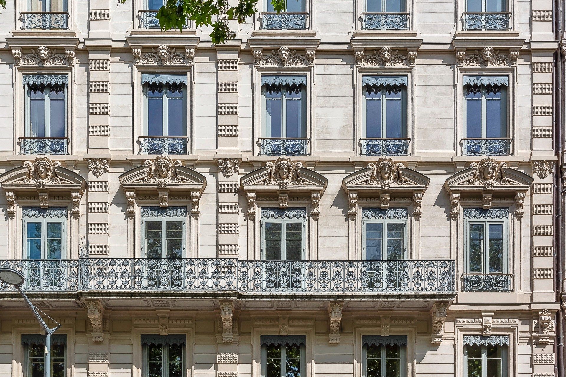 luxury apartment 4 Rooms for sale on LYON (69006)