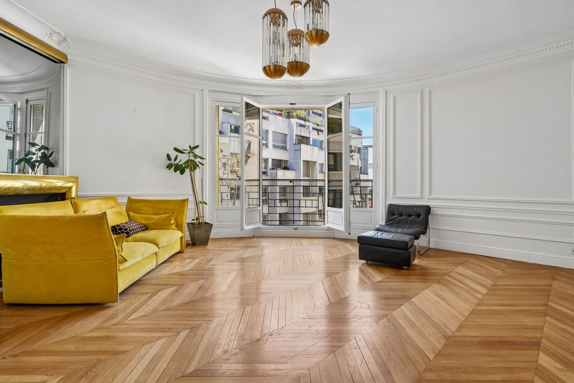 luxury apartment 7 Rooms for sale on PARIS (75007)