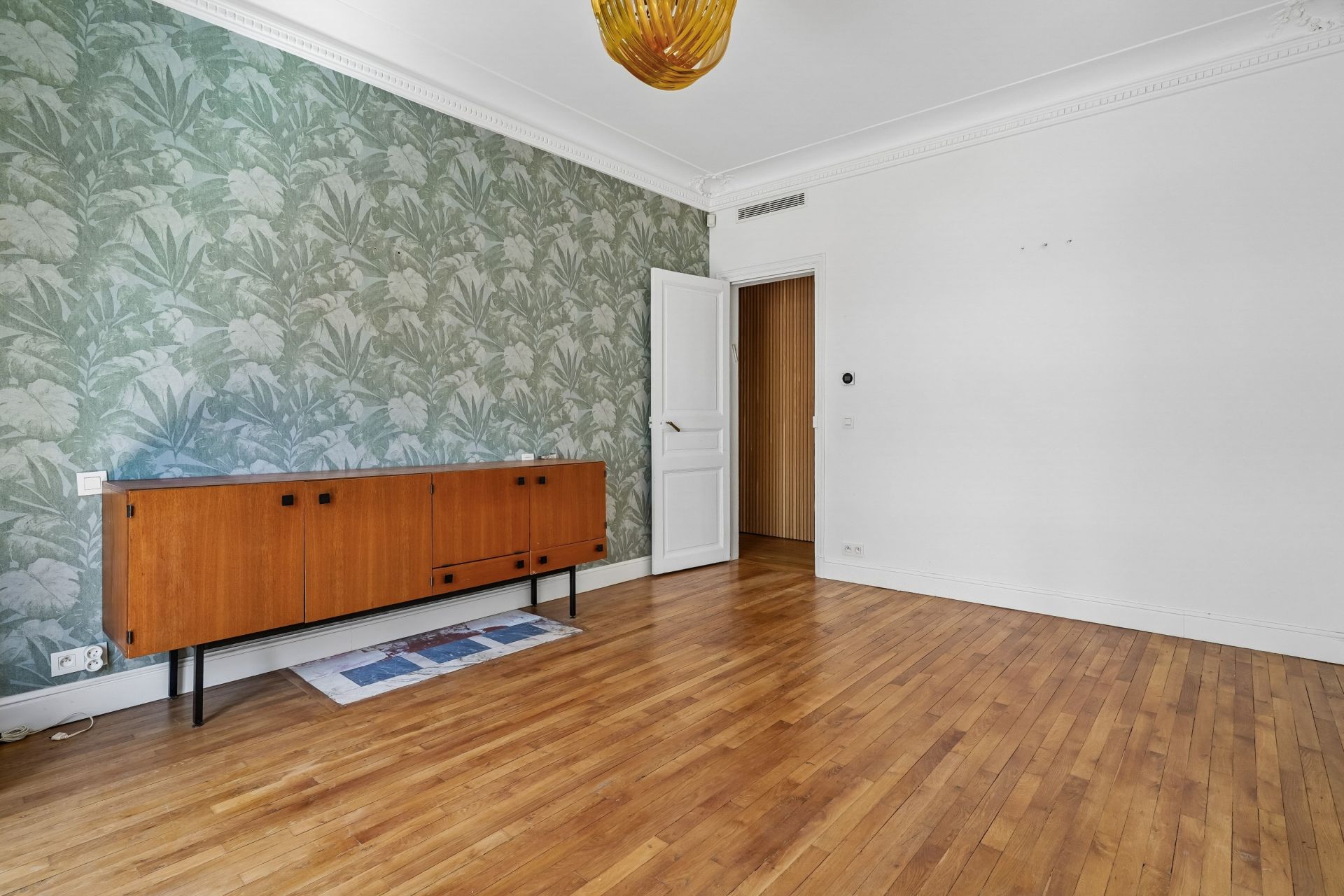 luxury apartment 7 Rooms for sale on PARIS (75007)