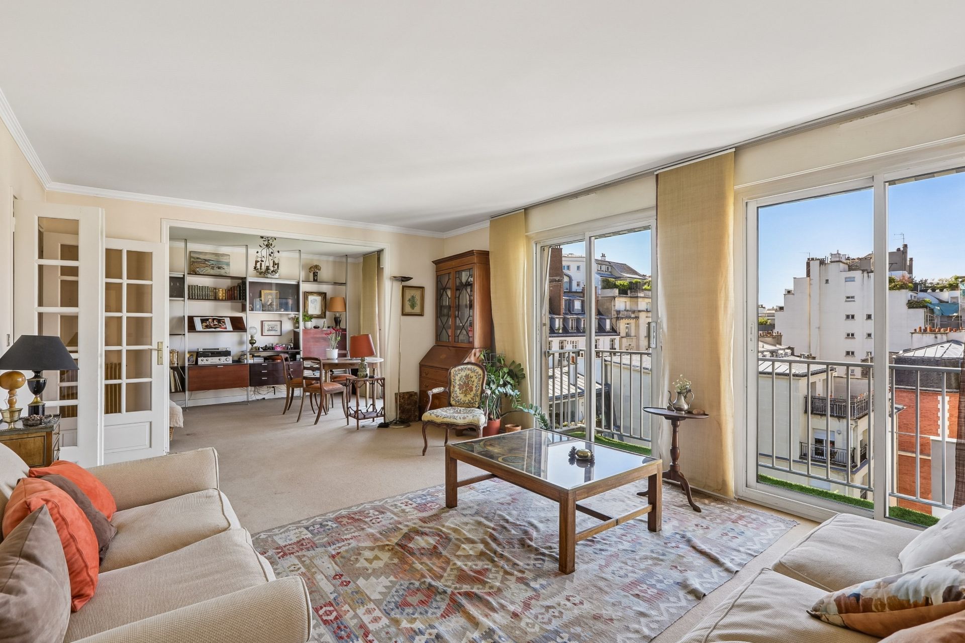 luxury apartment 5 Rooms for sale on PARIS (75116)