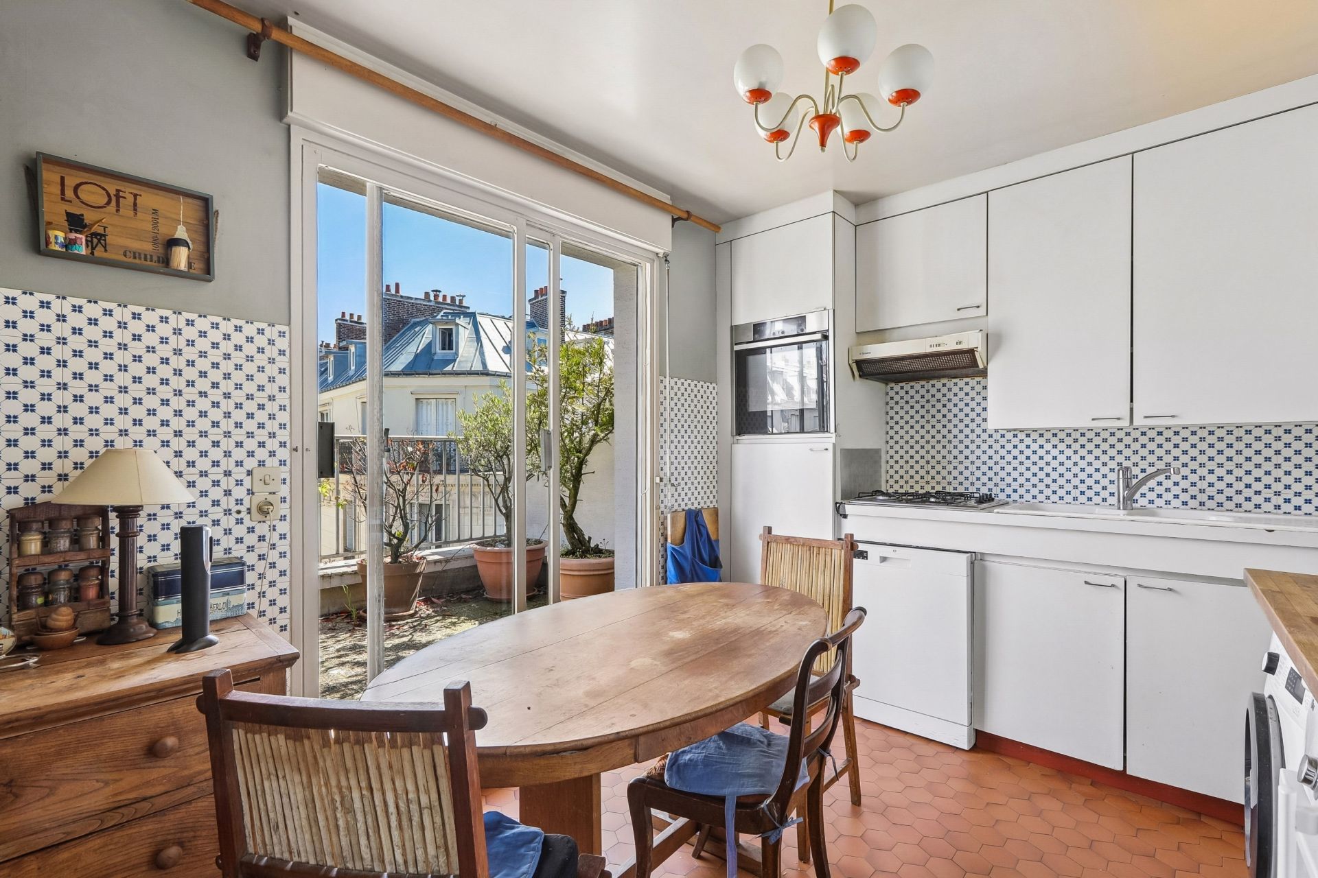 luxury apartment 5 Rooms for sale on PARIS (75116)