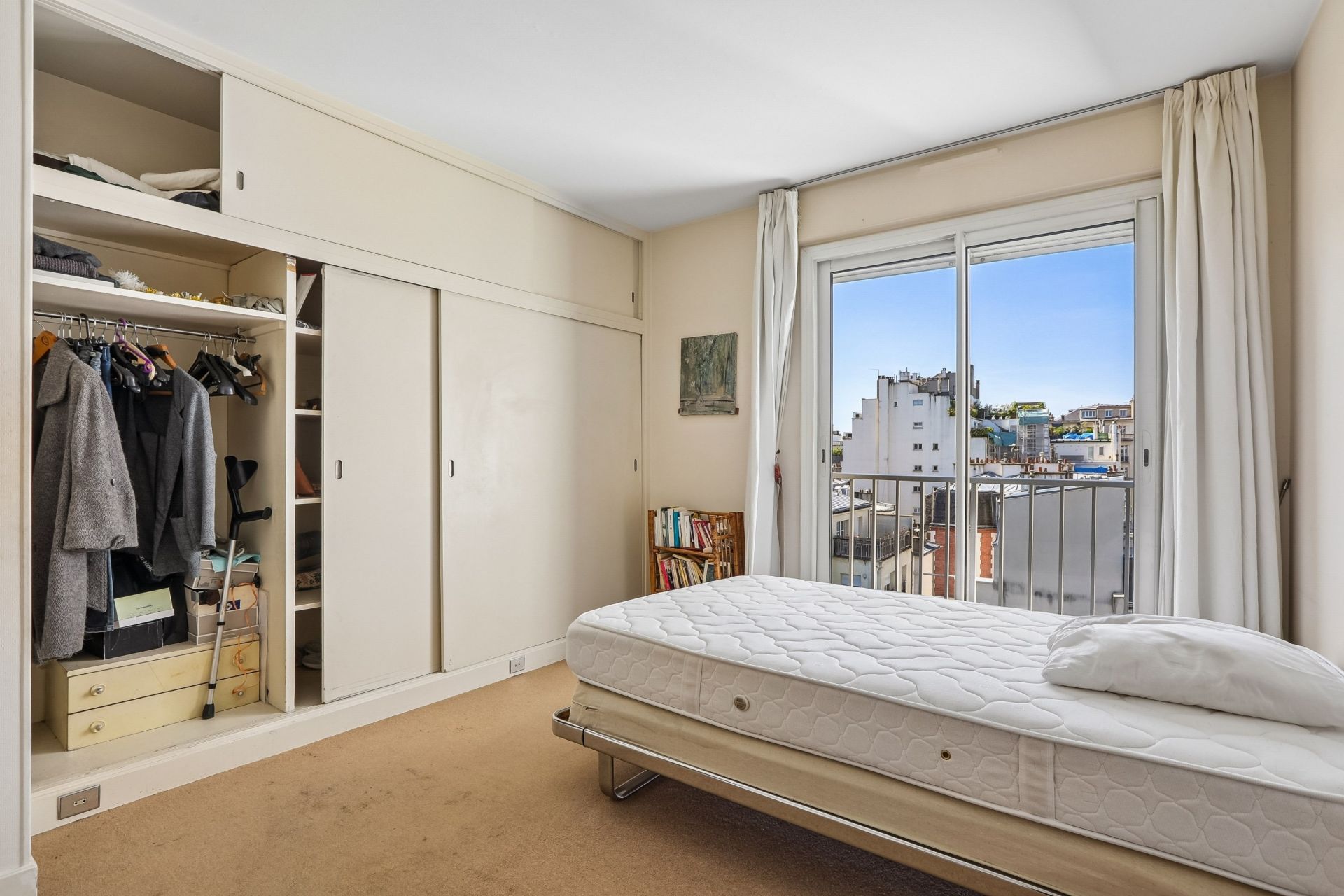 luxury apartment 5 Rooms for sale on PARIS (75116)