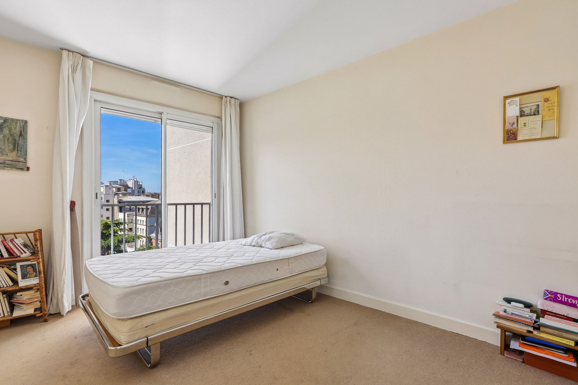 luxury apartment 5 Rooms for sale on PARIS (75116)