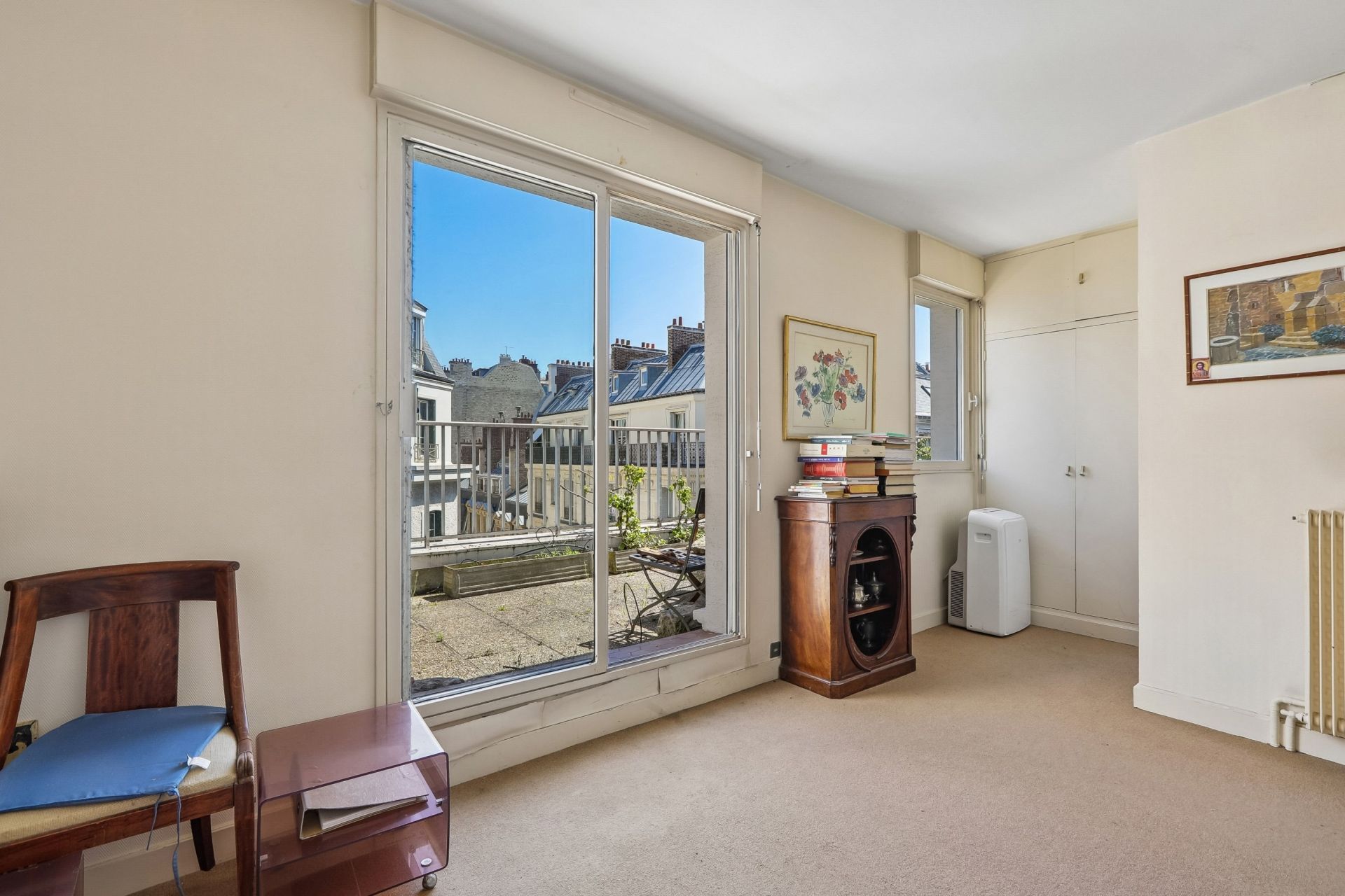 luxury apartment 5 Rooms for sale on PARIS (75116)
